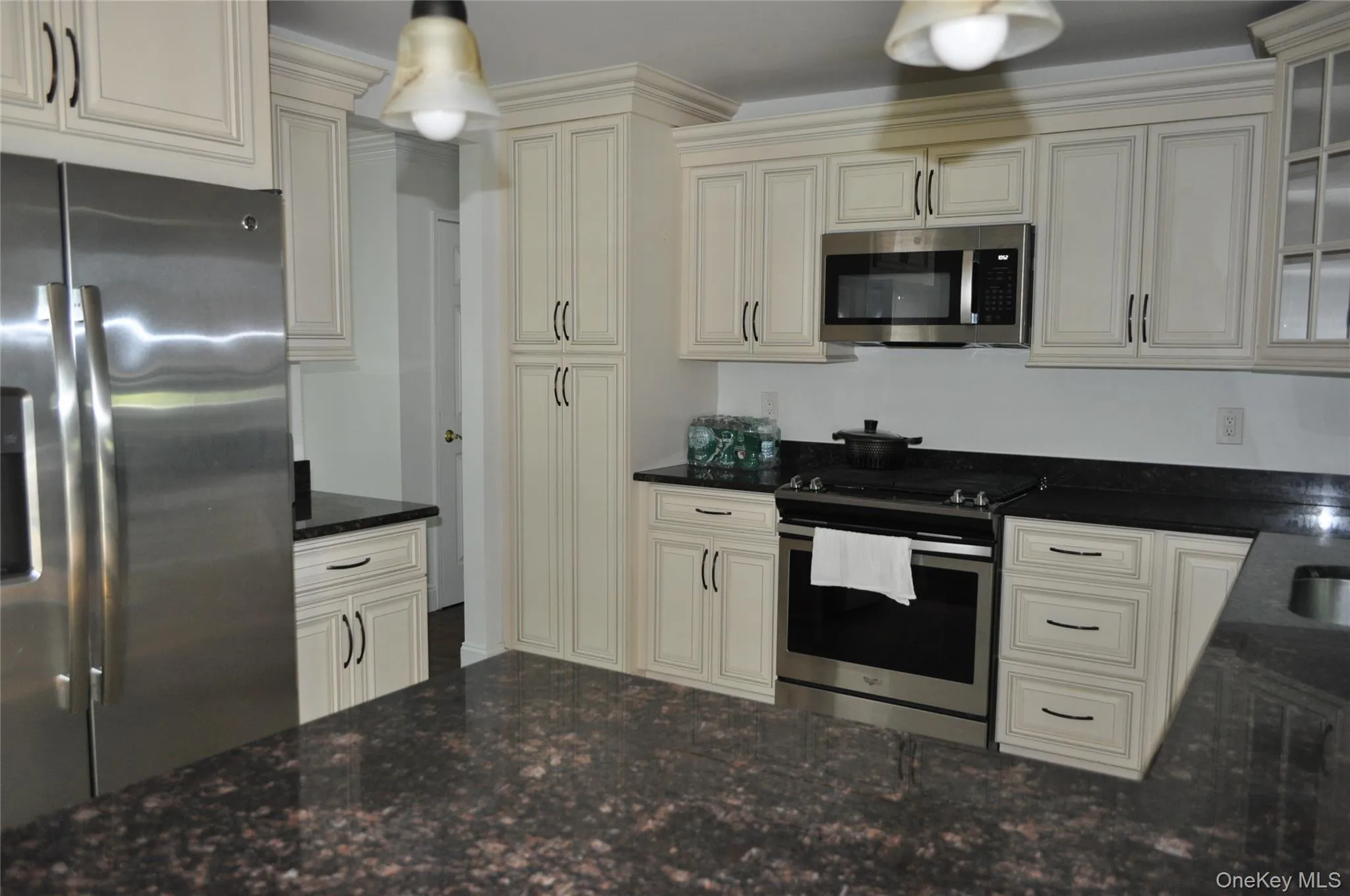17 Circle Drive, Brookhaven, NY, 3 Bedrooms Bedrooms, 6 Rooms Rooms,1 BathroomBathrooms,Residential Lease,For Rent,Circle,0,KEY1012226 17 Circle Drive, Brookhaven, NY, 3 Bedrooms Bedrooms, 6 Rooms Rooms,1 BathroomBathrooms,Residential Lease,For Rent,Circle,0,KEY1012226