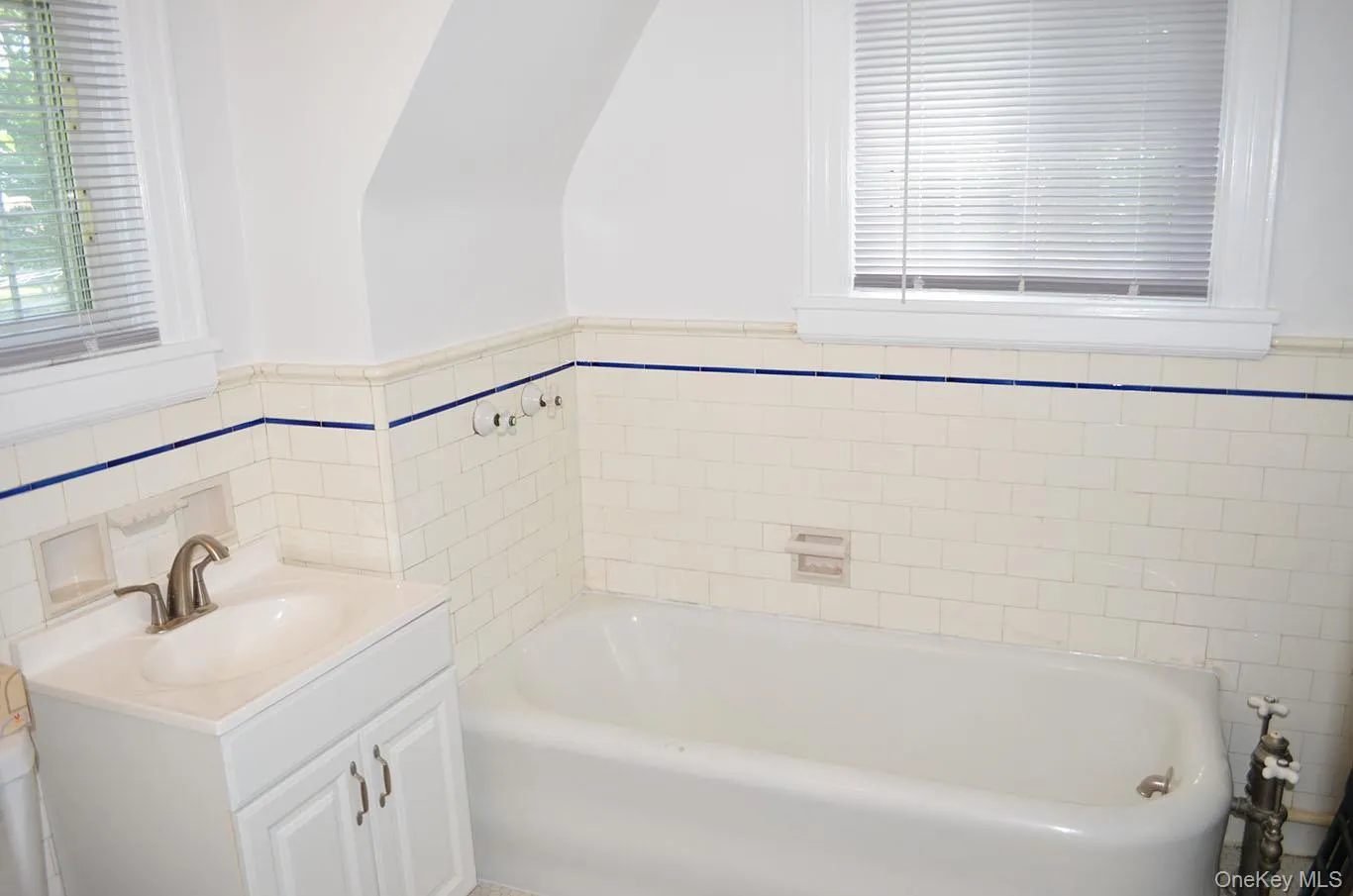 Full Bathroom Full Bathroom