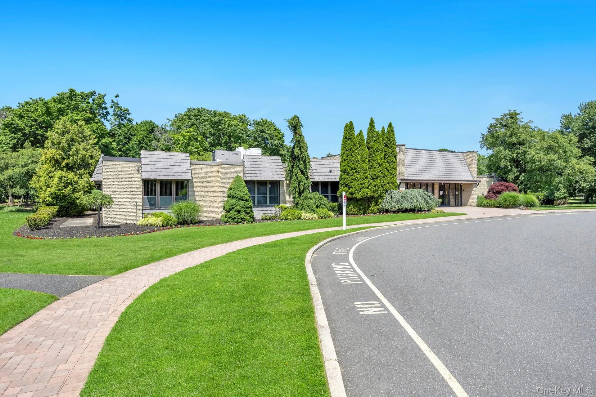 703 Drew Drive, Smithtown, NY, 1 Bedroom Bedrooms, 3 Rooms Rooms,1 BathroomBathrooms,Residential,For Rent,Drew,0,1012236 703 Drew Drive, Smithtown, NY, 1 Bedroom Bedrooms, 3 Rooms Rooms,1 BathroomBathrooms,Residential,For Rent,Drew,0,1012236