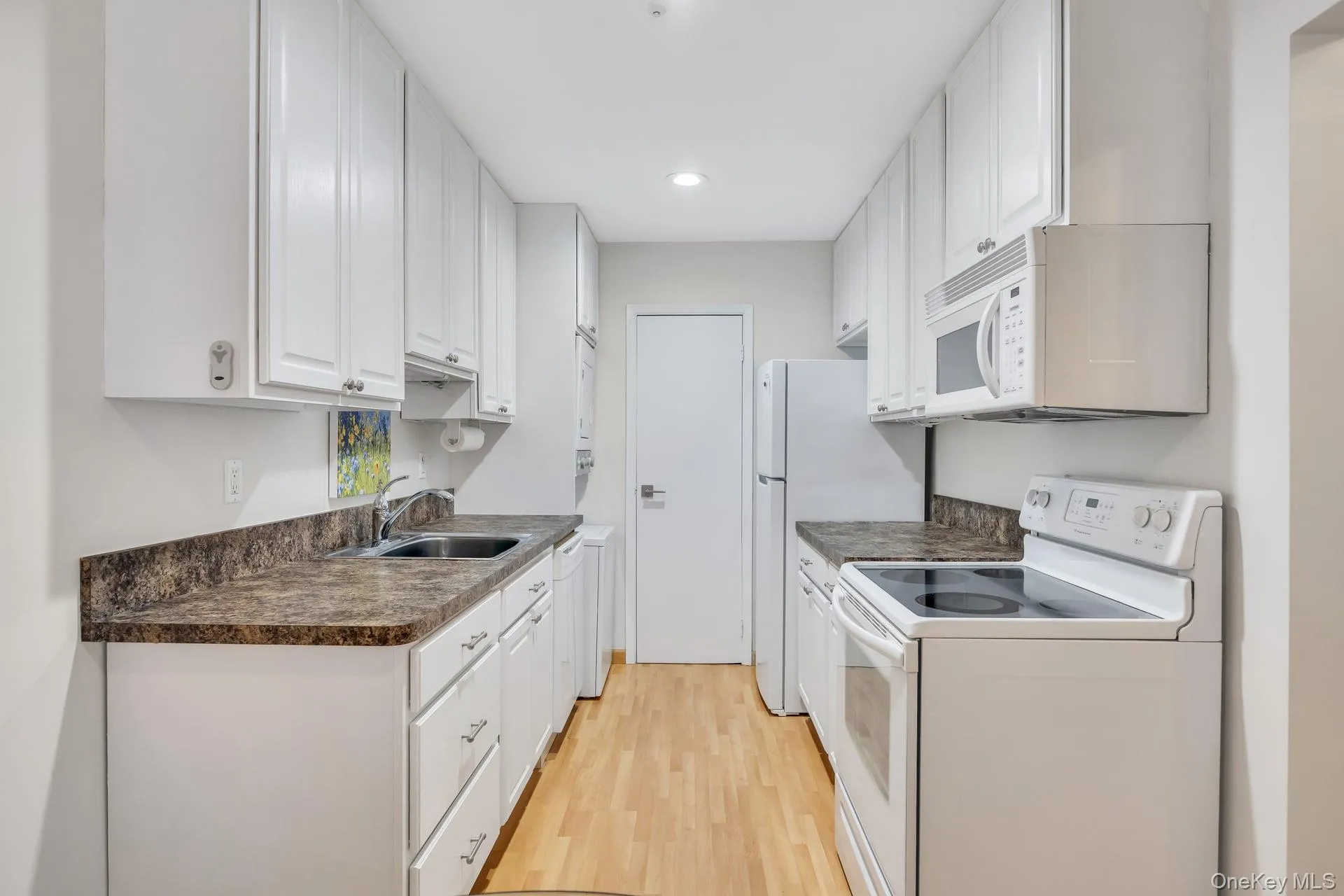 703 Drew Drive, Smithtown, NY, 1 Bedroom Bedrooms, 3 Rooms Rooms,1 BathroomBathrooms,Residential,For Rent,Drew,0,1012236 703 Drew Drive, Smithtown, NY, 1 Bedroom Bedrooms, 3 Rooms Rooms,1 BathroomBathrooms,Residential,For Rent,Drew,0,1012236