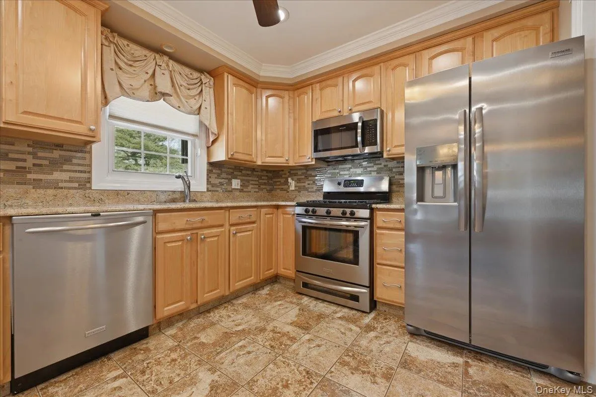 1022 White Birch Lane, Hempstead, NY, 4 Bedrooms Bedrooms, 7 Rooms Rooms,2 BathroomsBathrooms,Residential,For Rent,White Birch,0,1012239 1022 White Birch Lane, Hempstead, NY, 4 Bedrooms Bedrooms, 7 Rooms Rooms,2 BathroomsBathrooms,Residential,For Rent,White Birch,0,1012239