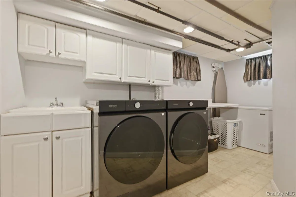 1022 White Birch Lane, Hempstead, NY, 4 Bedrooms Bedrooms, 7 Rooms Rooms,2 BathroomsBathrooms,Residential,For Rent,White Birch,0,1012239 1022 White Birch Lane, Hempstead, NY, 4 Bedrooms Bedrooms, 7 Rooms Rooms,2 BathroomsBathrooms,Residential,For Rent,White Birch,0,1012239