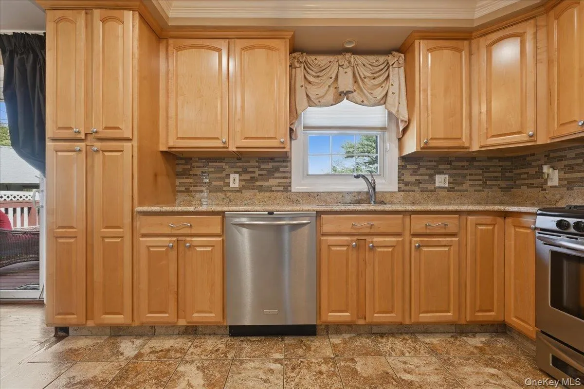 1022 White Birch Lane, Hempstead, NY, 4 Bedrooms Bedrooms, 7 Rooms Rooms,2 BathroomsBathrooms,Residential,For Rent,White Birch,0,1012239 1022 White Birch Lane, Hempstead, NY, 4 Bedrooms Bedrooms, 7 Rooms Rooms,2 BathroomsBathrooms,Residential,For Rent,White Birch,0,1012239