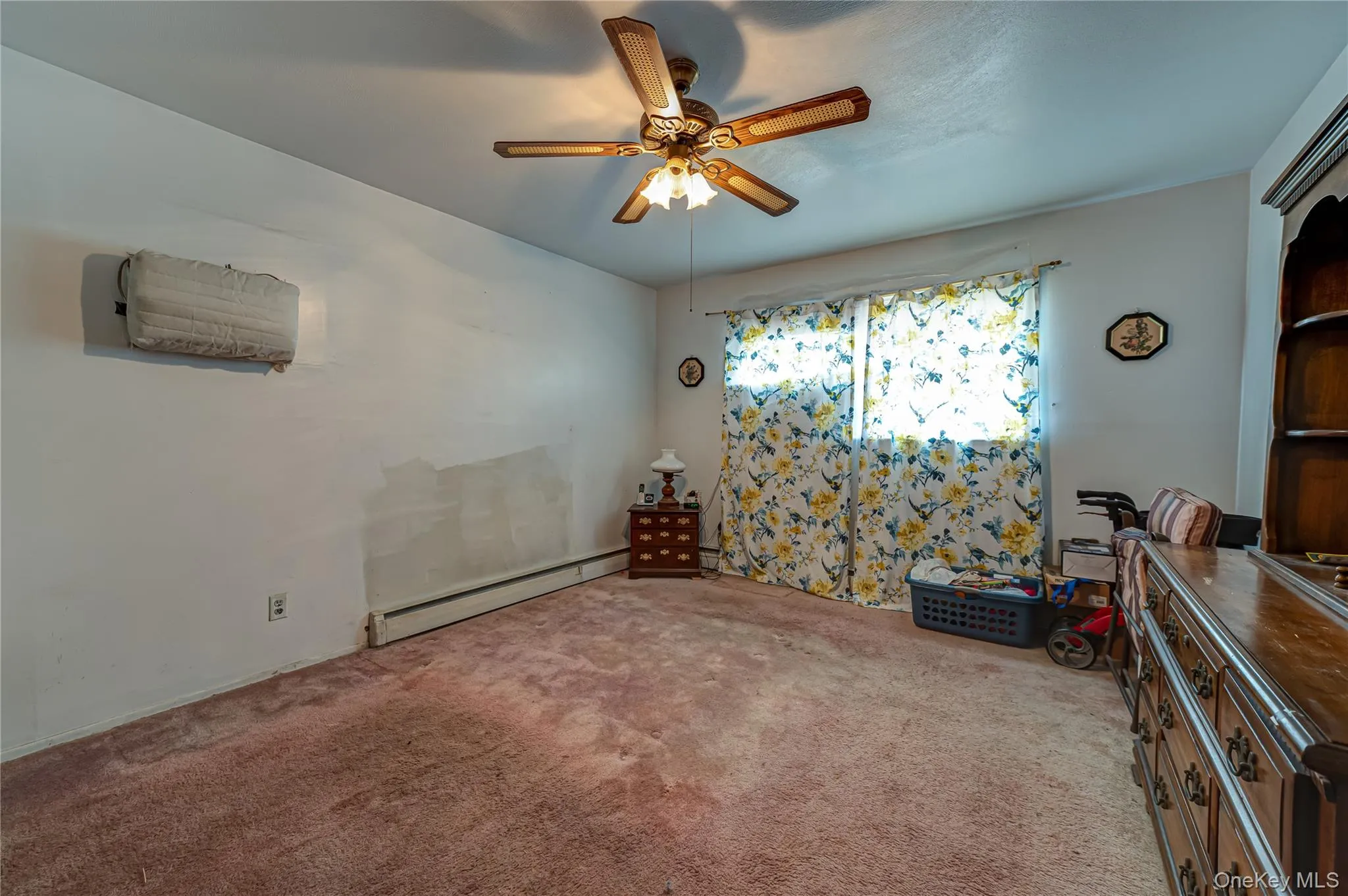 Ceiling fan Quite large Ceiling fan Quite large