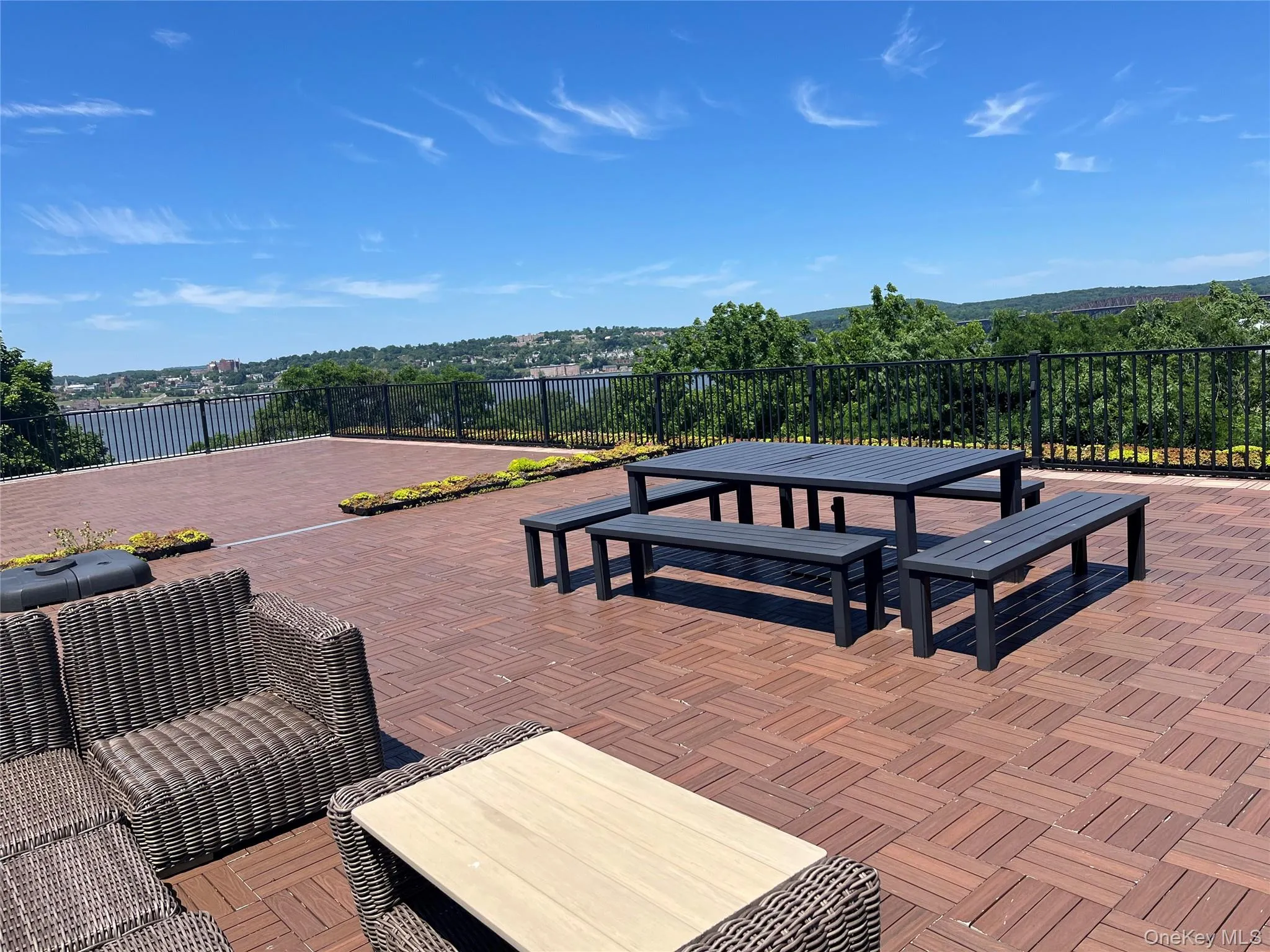 Roof Top Picnic and Seating Area Roof Top Picnic and Seating Area