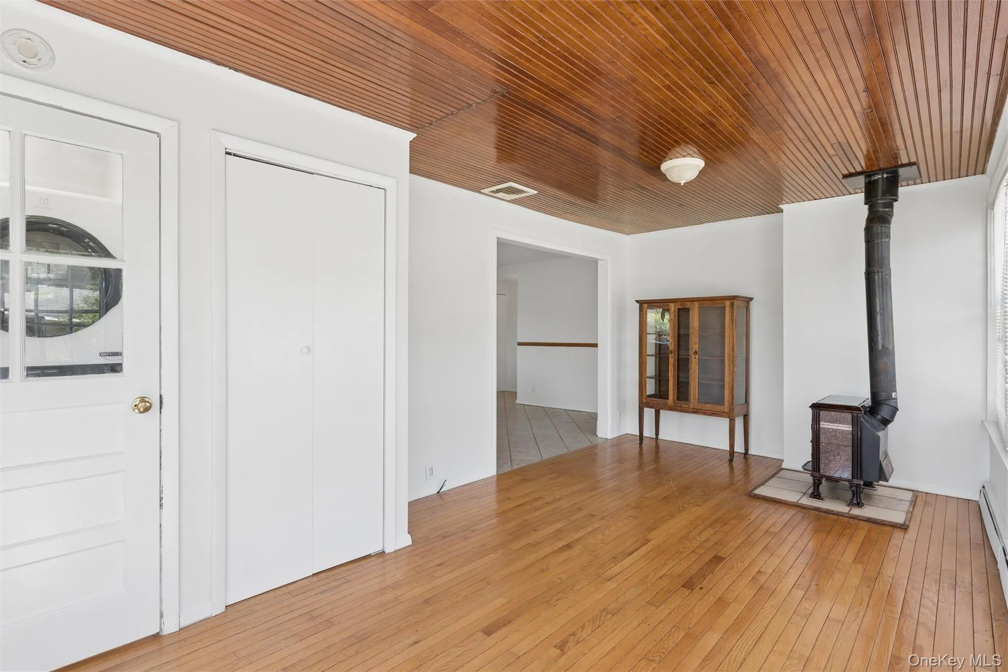 9 7th Street, Riverhead, NY, 3 Bedrooms Bedrooms, 7 Rooms Rooms,2 BathroomsBathrooms,Residential,For Rent,7th,0,1012260 9 7th Street, Riverhead, NY, 3 Bedrooms Bedrooms, 7 Rooms Rooms,2 BathroomsBathrooms,Residential,For Rent,7th,0,1012260