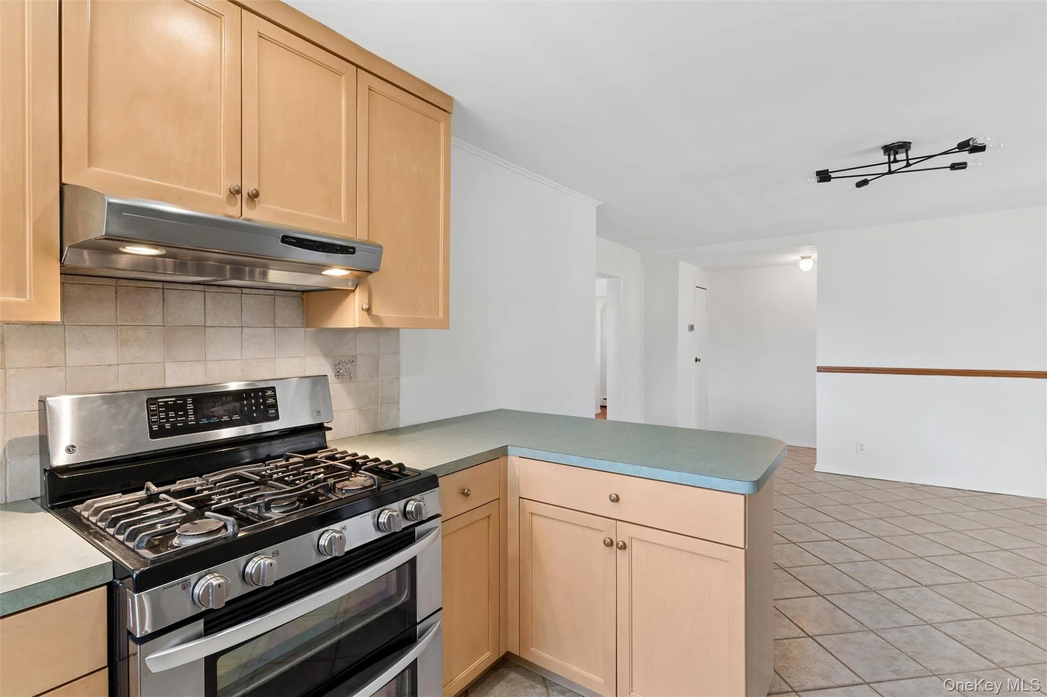 9 7th Street, Riverhead, NY, 3 Bedrooms Bedrooms, 7 Rooms Rooms,2 BathroomsBathrooms,Residential,For Rent,7th,0,1012260 9 7th Street, Riverhead, NY, 3 Bedrooms Bedrooms, 7 Rooms Rooms,2 BathroomsBathrooms,Residential,For Rent,7th,0,1012260