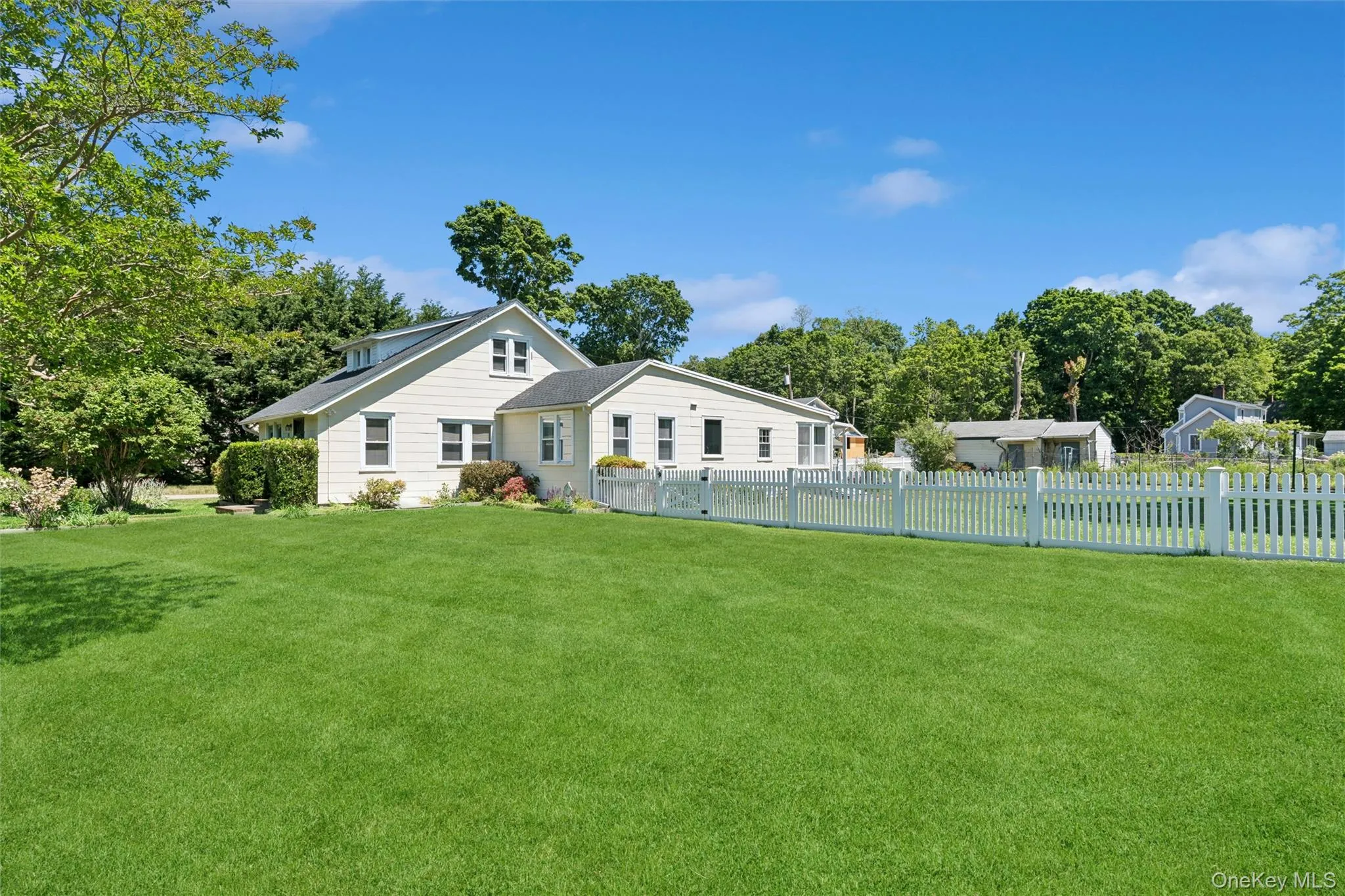9 7th Street, Riverhead, NY, 3 Bedrooms Bedrooms, 7 Rooms Rooms,2 BathroomsBathrooms,Residential,For Rent,7th,0,1012260 9 7th Street, Riverhead, NY, 3 Bedrooms Bedrooms, 7 Rooms Rooms,2 BathroomsBathrooms,Residential,For Rent,7th,0,1012260