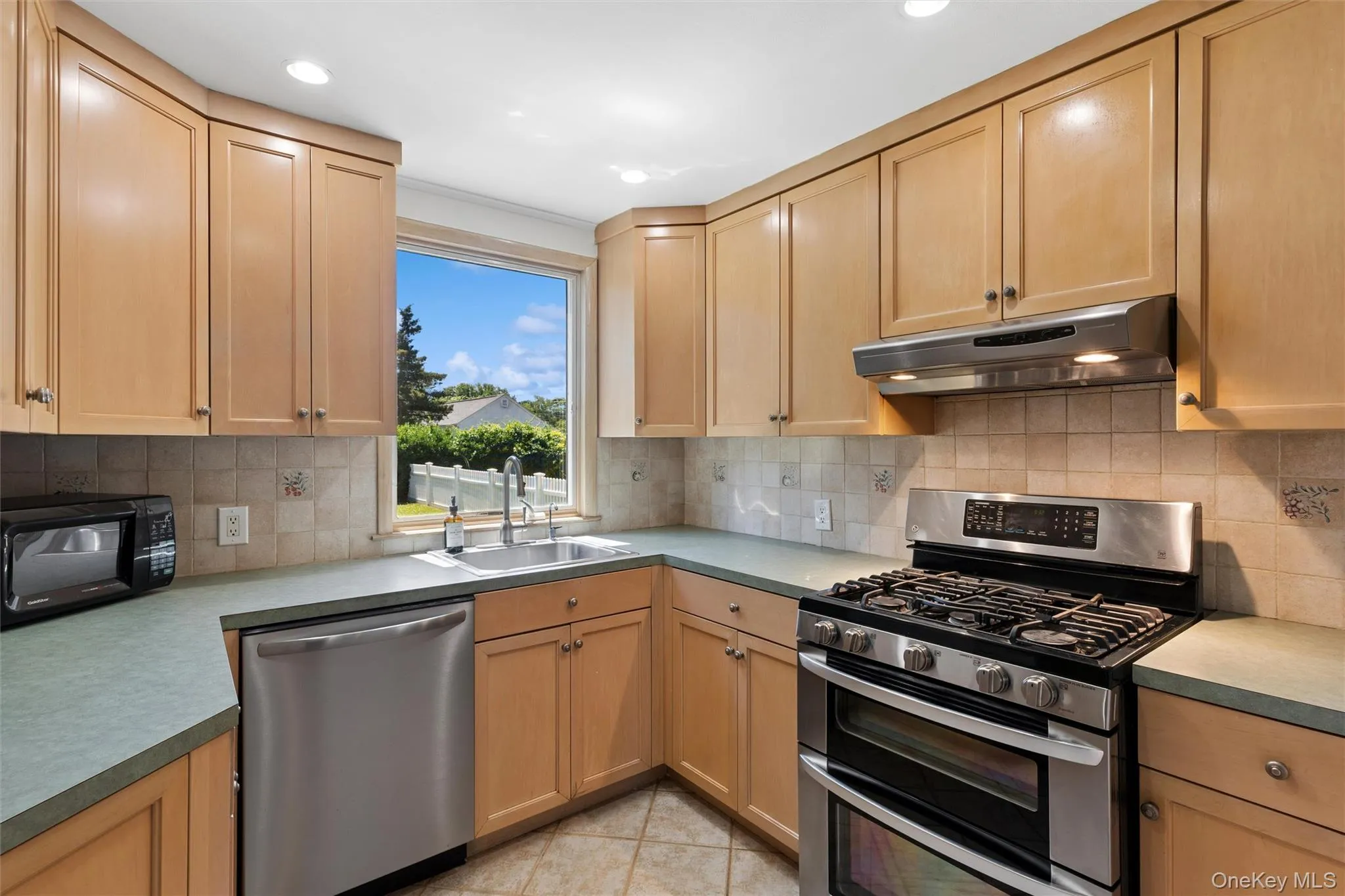 9 7th Street, Riverhead, NY, 3 Bedrooms Bedrooms, 7 Rooms Rooms,2 BathroomsBathrooms,Residential,For Rent,7th,0,1012260 9 7th Street, Riverhead, NY, 3 Bedrooms Bedrooms, 7 Rooms Rooms,2 BathroomsBathrooms,Residential,For Rent,7th,0,1012260