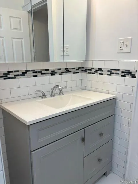28 Neck Road, Huntington, NY, 1 Bedroom Bedrooms, 3 Rooms Rooms,1 BathroomBathrooms,Residential Lease,For Rent,Neck,0,1012279 28 Neck Road, Huntington, NY, 1 Bedroom Bedrooms, 3 Rooms Rooms,1 BathroomBathrooms,Residential Lease,For Rent,Neck,0,1012279
