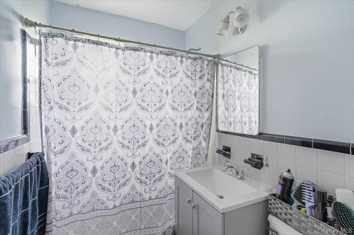 62-19 53rd Avenue, New York, NY, 2 Bedrooms Bedrooms, 5 Rooms Rooms,1 BathroomBathrooms,Residential,For Rent,53rd,0,1012281 62-19 53rd Avenue, New York, NY, 2 Bedrooms Bedrooms, 5 Rooms Rooms,1 BathroomBathrooms,Residential,For Rent,53rd,0,1012281