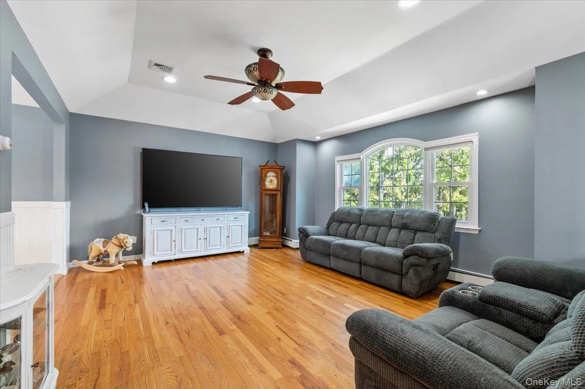 16 Taft Avenue, Oyster Bay, NY, 5 Bedrooms Bedrooms, 11 Rooms Rooms,3 BathroomsBathrooms,Residential,For Rent,Taft,0,1012292 16 Taft Avenue, Oyster Bay, NY, 5 Bedrooms Bedrooms, 11 Rooms Rooms,3 BathroomsBathrooms,Residential,For Rent,Taft,0,1012292