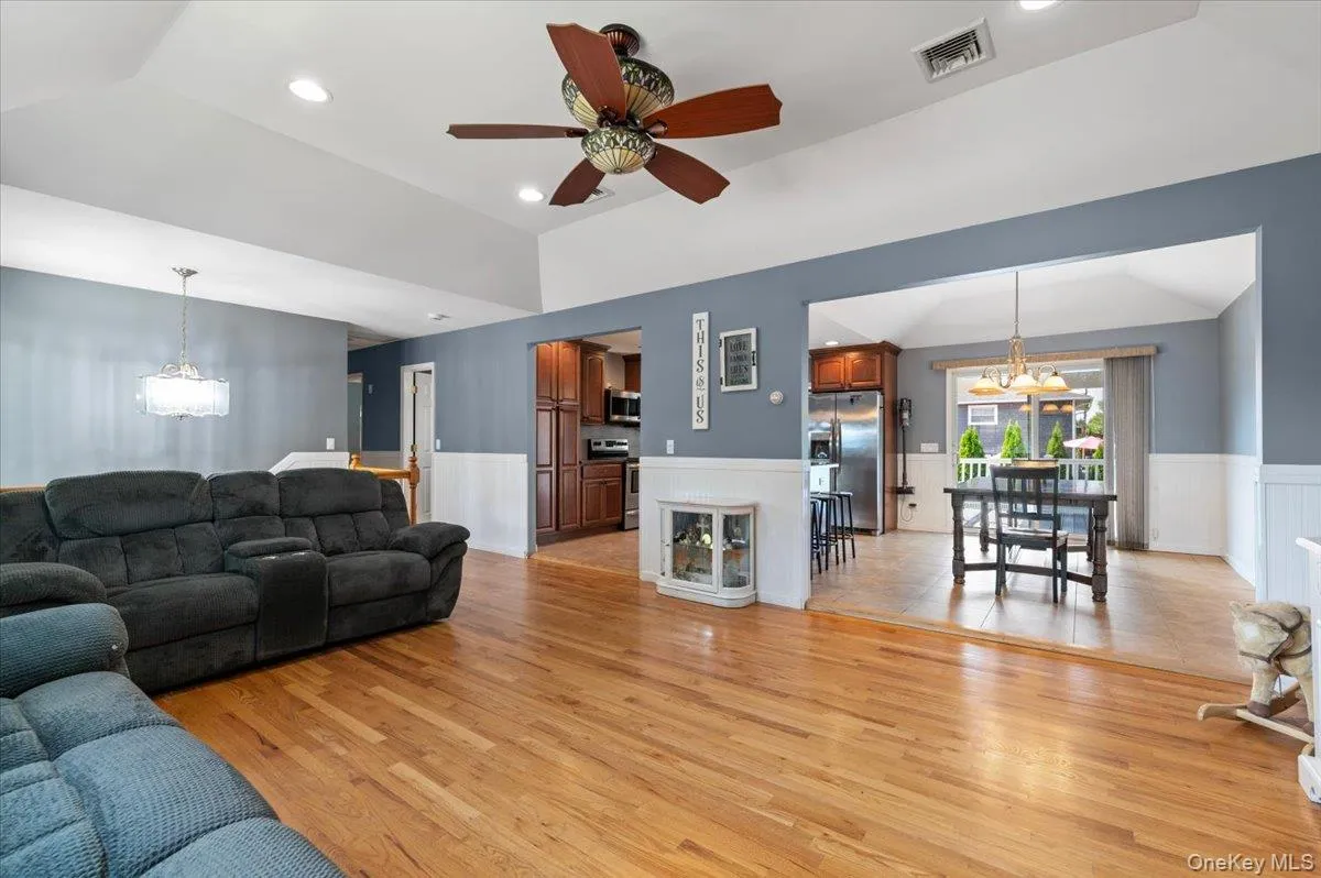 16 Taft Avenue, Oyster Bay, NY, 5 Bedrooms Bedrooms, 11 Rooms Rooms,3 BathroomsBathrooms,Residential,For Rent,Taft,0,1012292 16 Taft Avenue, Oyster Bay, NY, 5 Bedrooms Bedrooms, 11 Rooms Rooms,3 BathroomsBathrooms,Residential,For Rent,Taft,0,1012292