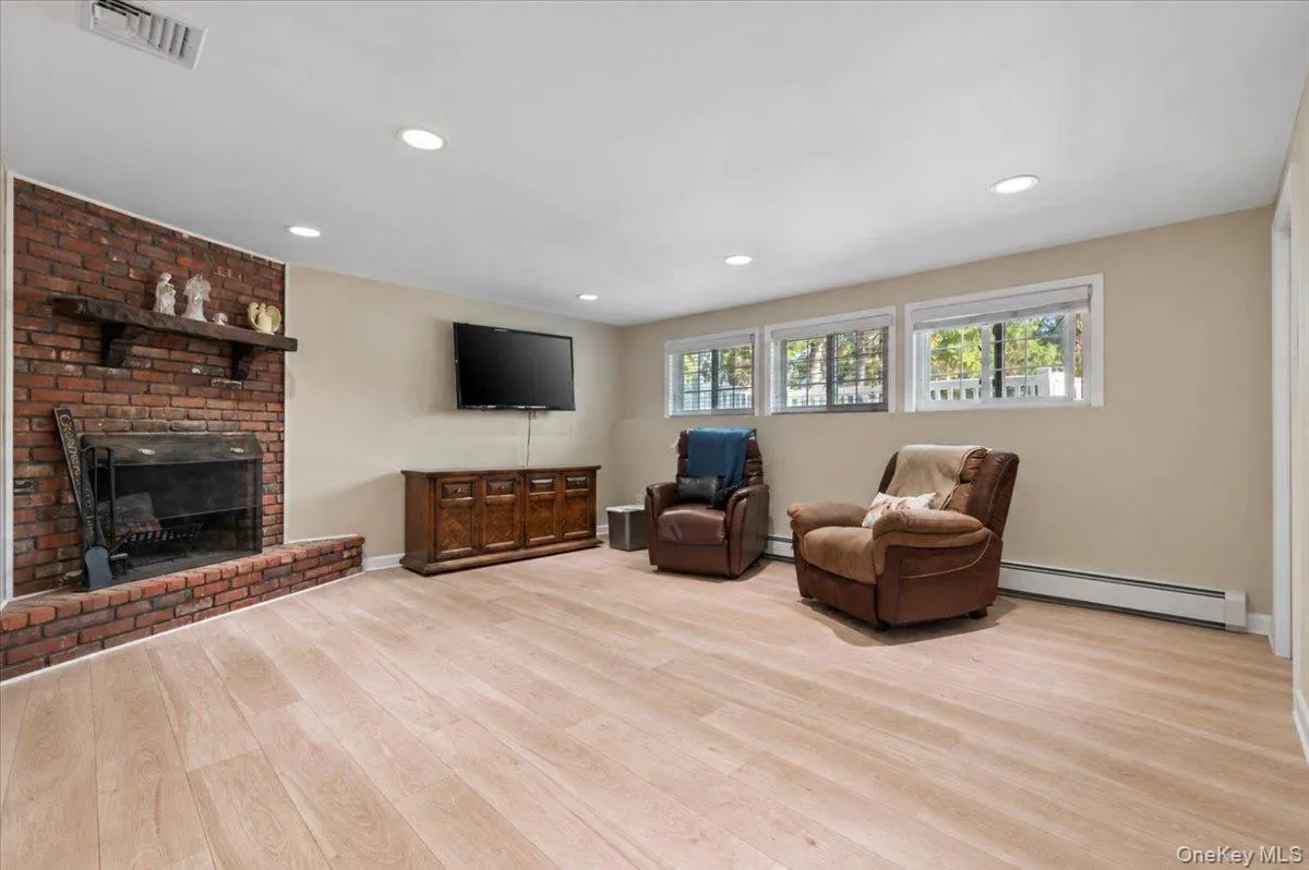 16 Taft Avenue, Oyster Bay, NY, 5 Bedrooms Bedrooms, 11 Rooms Rooms,3 BathroomsBathrooms,Residential,For Rent,Taft,0,1012292 16 Taft Avenue, Oyster Bay, NY, 5 Bedrooms Bedrooms, 11 Rooms Rooms,3 BathroomsBathrooms,Residential,For Rent,Taft,0,1012292