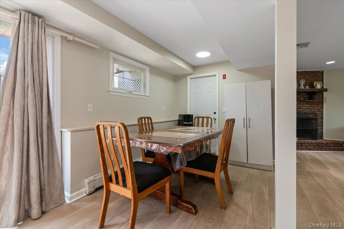 16 Taft Avenue, Oyster Bay, NY, 5 Bedrooms Bedrooms, 11 Rooms Rooms,3 BathroomsBathrooms,Residential,For Rent,Taft,0,1012292 16 Taft Avenue, Oyster Bay, NY, 5 Bedrooms Bedrooms, 11 Rooms Rooms,3 BathroomsBathrooms,Residential,For Rent,Taft,0,1012292