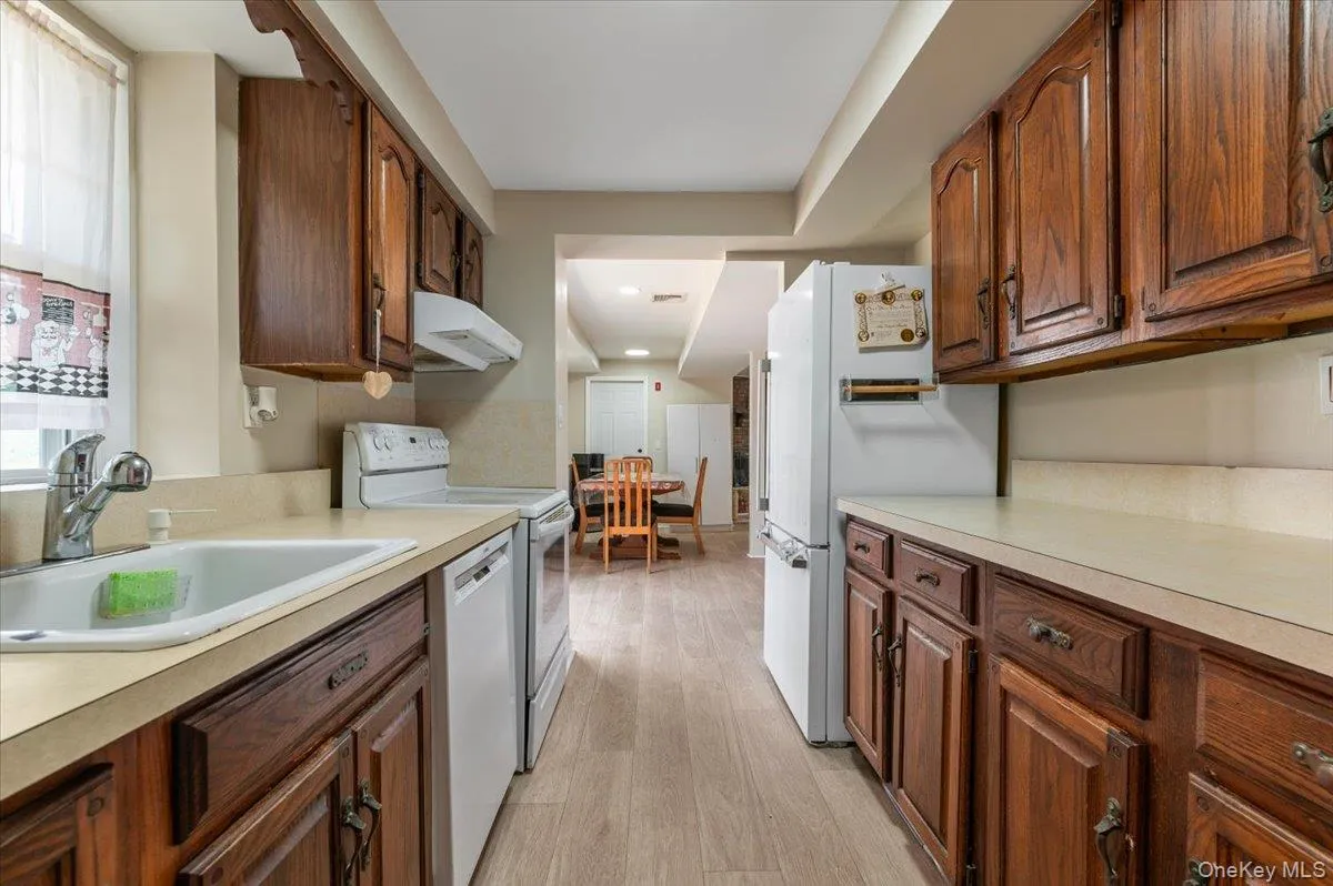 16 Taft Avenue, Oyster Bay, NY, 5 Bedrooms Bedrooms, 11 Rooms Rooms,3 BathroomsBathrooms,Residential,For Rent,Taft,0,1012292 16 Taft Avenue, Oyster Bay, NY, 5 Bedrooms Bedrooms, 11 Rooms Rooms,3 BathroomsBathrooms,Residential,For Rent,Taft,0,1012292