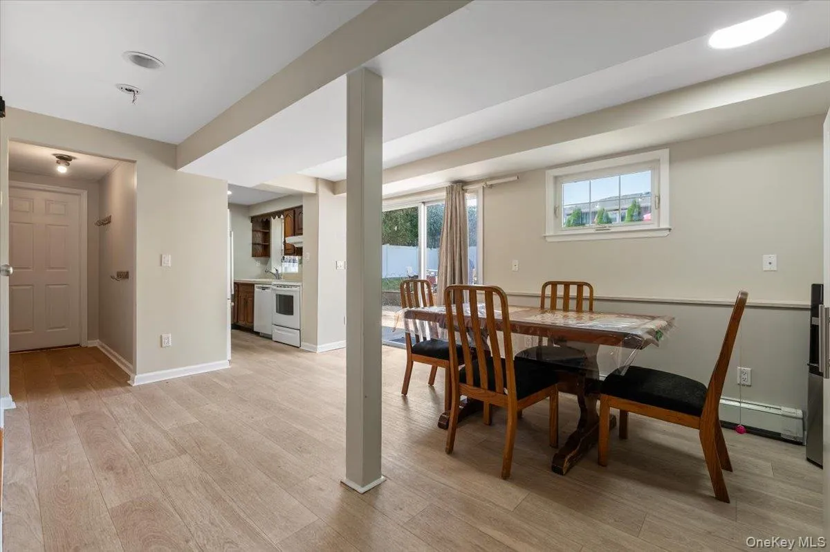 16 Taft Avenue, Oyster Bay, NY, 5 Bedrooms Bedrooms, 11 Rooms Rooms,3 BathroomsBathrooms,Residential,For Rent,Taft,0,1012292 16 Taft Avenue, Oyster Bay, NY, 5 Bedrooms Bedrooms, 11 Rooms Rooms,3 BathroomsBathrooms,Residential,For Rent,Taft,0,1012292