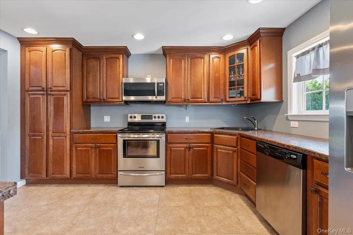 16 Taft Avenue, Oyster Bay, NY, 5 Bedrooms Bedrooms, 11 Rooms Rooms,3 BathroomsBathrooms,Residential,For Rent,Taft,0,1012292 16 Taft Avenue, Oyster Bay, NY, 5 Bedrooms Bedrooms, 11 Rooms Rooms,3 BathroomsBathrooms,Residential,For Rent,Taft,0,1012292