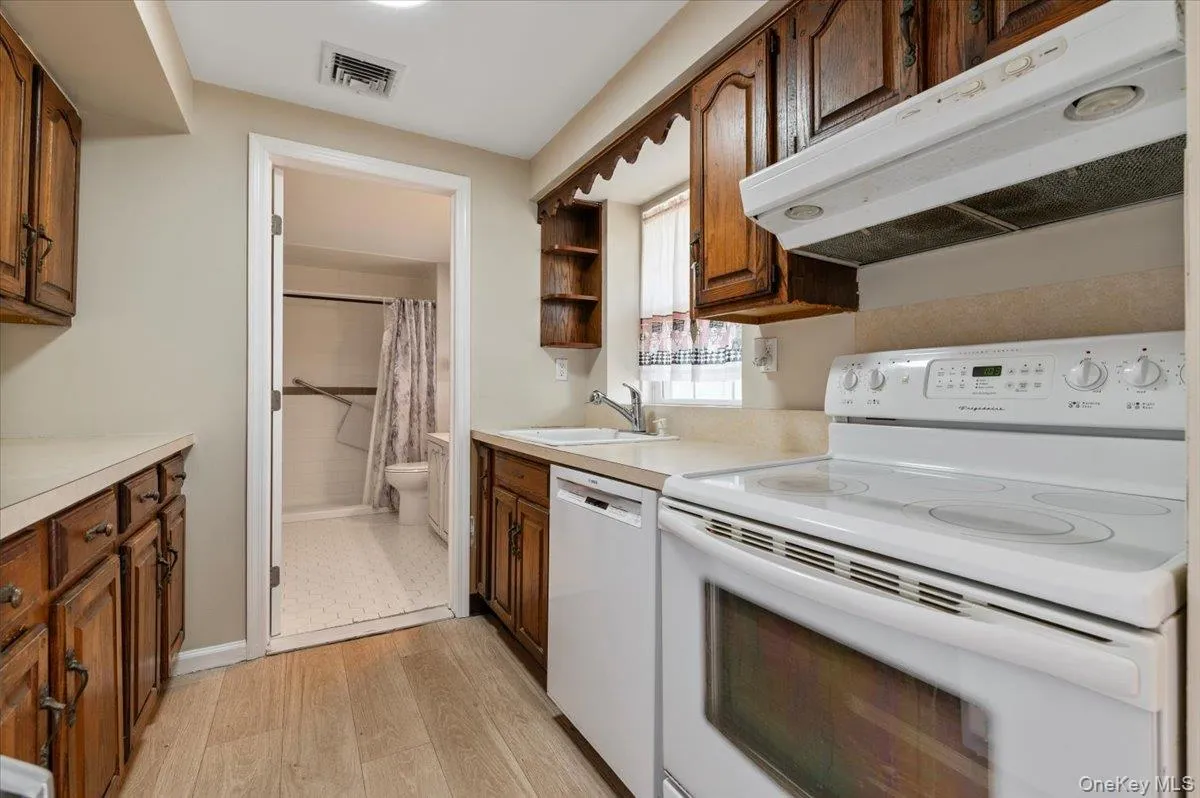 16 Taft Avenue, Oyster Bay, NY, 5 Bedrooms Bedrooms, 11 Rooms Rooms,3 BathroomsBathrooms,Residential,For Rent,Taft,0,1012292 16 Taft Avenue, Oyster Bay, NY, 5 Bedrooms Bedrooms, 11 Rooms Rooms,3 BathroomsBathrooms,Residential,For Rent,Taft,0,1012292