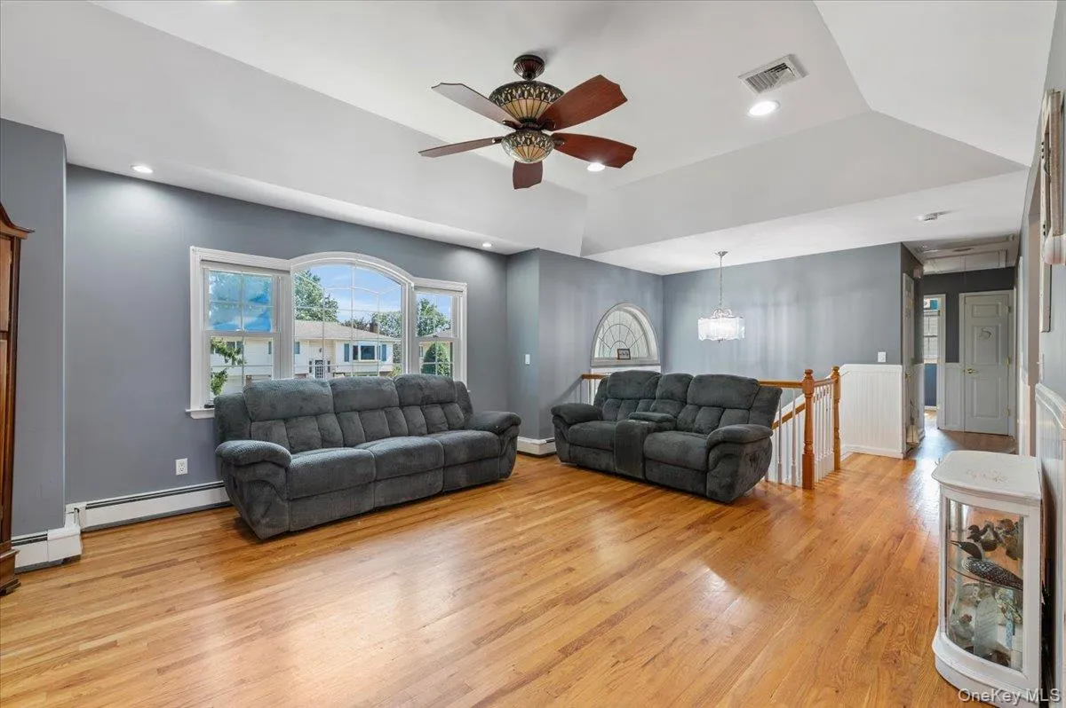 16 Taft Avenue, Oyster Bay, NY, 5 Bedrooms Bedrooms, 11 Rooms Rooms,3 BathroomsBathrooms,Residential,For Rent,Taft,0,1012292 16 Taft Avenue, Oyster Bay, NY, 5 Bedrooms Bedrooms, 11 Rooms Rooms,3 BathroomsBathrooms,Residential,For Rent,Taft,0,1012292