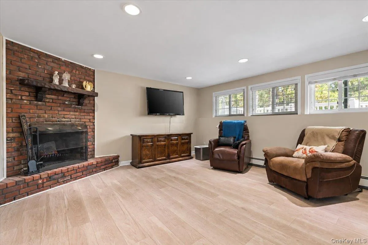16 Taft Avenue, Oyster Bay, NY, 5 Bedrooms Bedrooms, 11 Rooms Rooms,3 BathroomsBathrooms,Residential,For Rent,Taft,0,1012292 16 Taft Avenue, Oyster Bay, NY, 5 Bedrooms Bedrooms, 11 Rooms Rooms,3 BathroomsBathrooms,Residential,For Rent,Taft,0,1012292