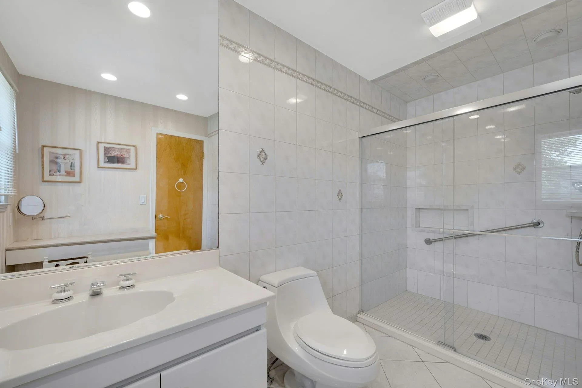 100 Neptune Avenue, New Rochelle, NY, 3 Bedrooms Bedrooms, 8 Rooms Rooms,2 BathroomsBathrooms,Residential,For Rent,Neptune,0,1012294 100 Neptune Avenue, New Rochelle, NY, 3 Bedrooms Bedrooms, 8 Rooms Rooms,2 BathroomsBathrooms,Residential,For Rent,Neptune,0,1012294