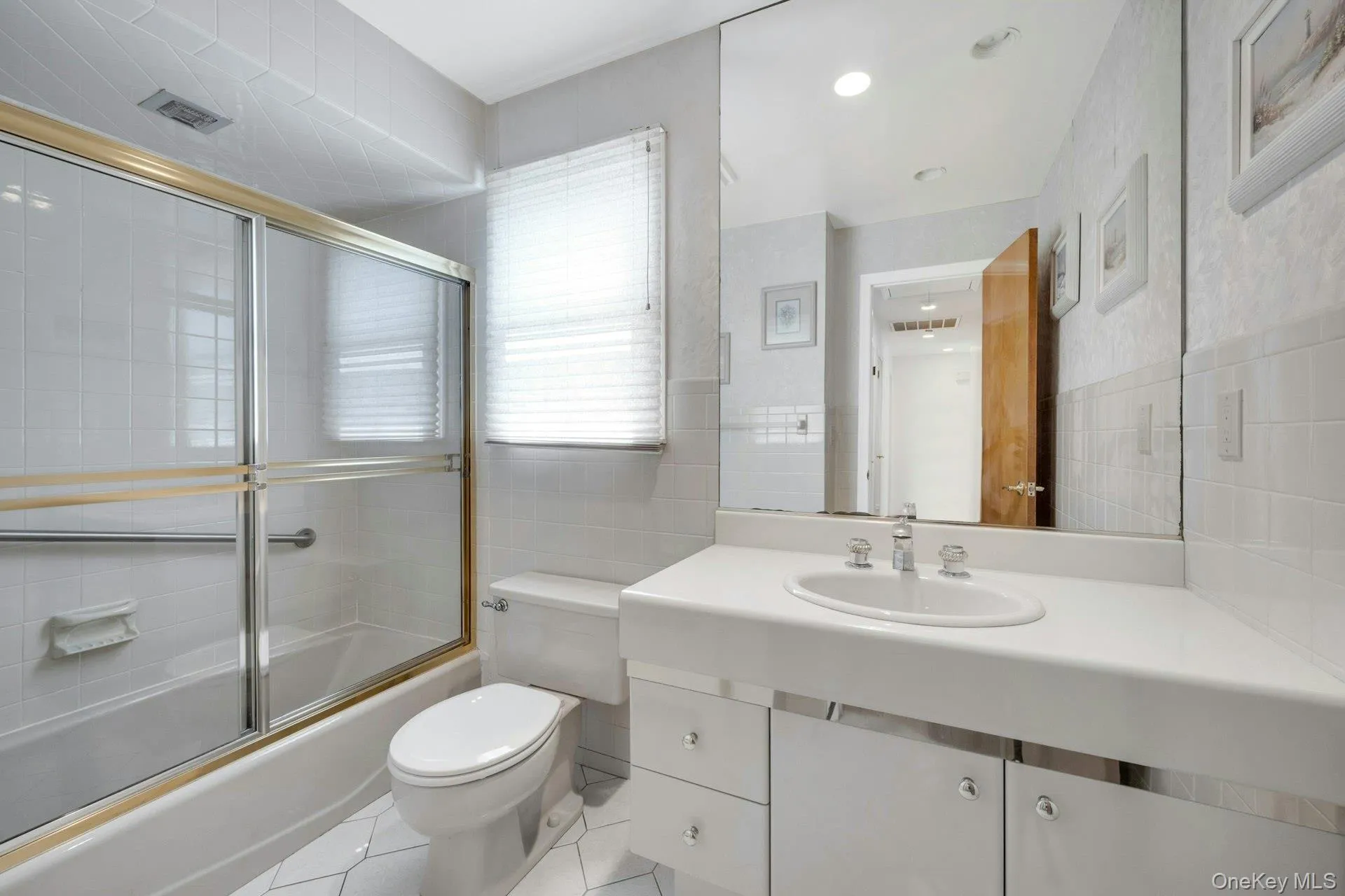 100 Neptune Avenue, New Rochelle, NY, 3 Bedrooms Bedrooms, 8 Rooms Rooms,2 BathroomsBathrooms,Residential,For Rent,Neptune,0,1012294 100 Neptune Avenue, New Rochelle, NY, 3 Bedrooms Bedrooms, 8 Rooms Rooms,2 BathroomsBathrooms,Residential,For Rent,Neptune,0,1012294
