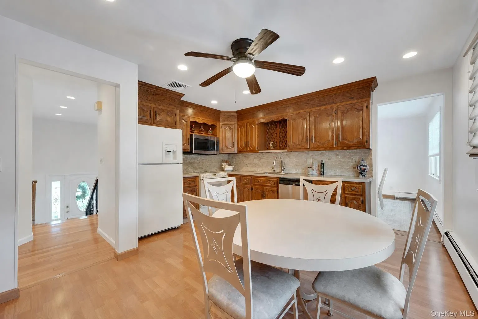 100 Neptune Avenue, New Rochelle, NY, 3 Bedrooms Bedrooms, 8 Rooms Rooms,2 BathroomsBathrooms,Residential,For Rent,Neptune,0,1012294 100 Neptune Avenue, New Rochelle, NY, 3 Bedrooms Bedrooms, 8 Rooms Rooms,2 BathroomsBathrooms,Residential,For Rent,Neptune,0,1012294