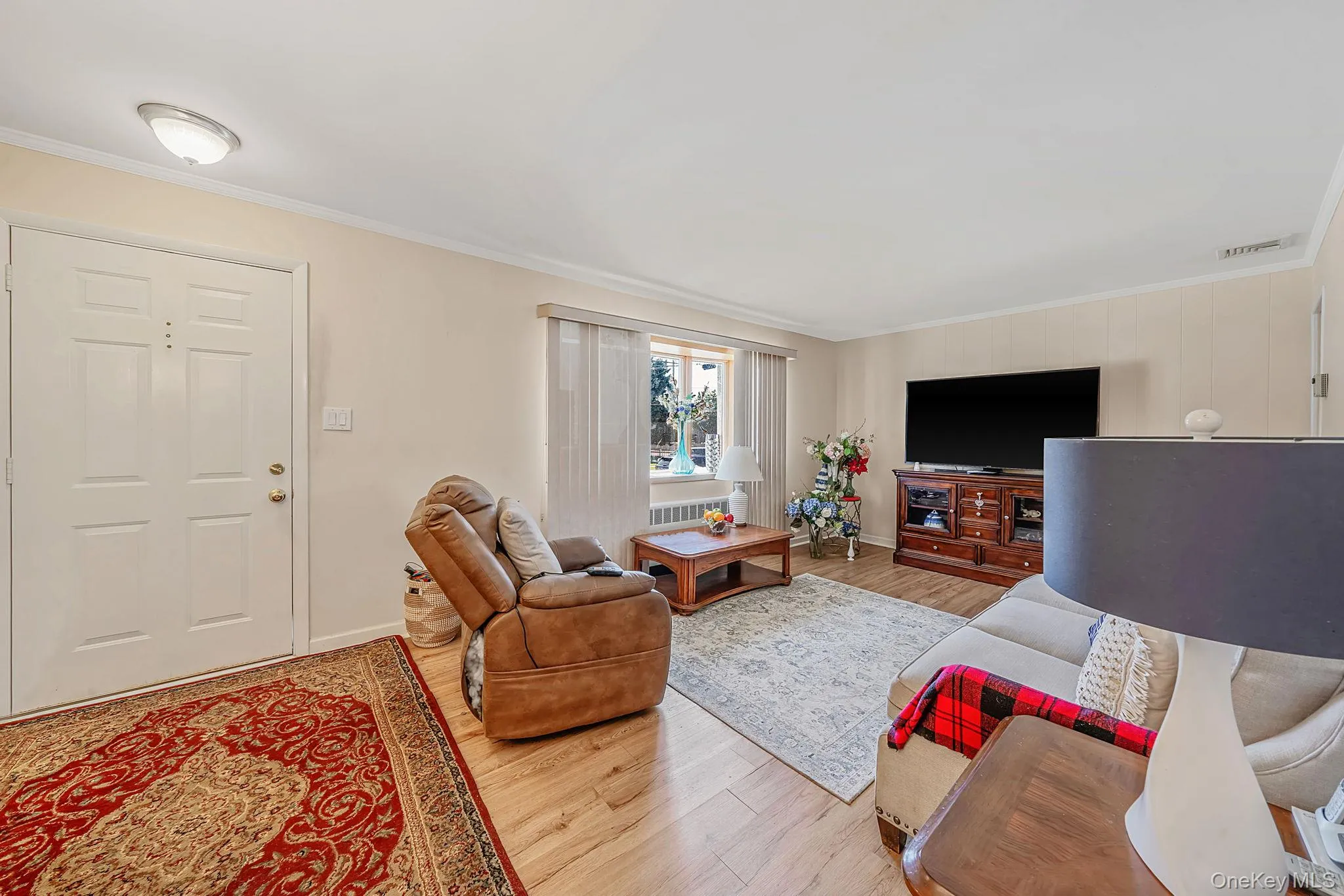 52 Eastlake Avenue, Oyster Bay, NY, 3 Bedrooms Bedrooms, 7 Rooms Rooms,1 BathroomBathrooms,Residential,For Rent,Eastlake,0,1012298 52 Eastlake Avenue, Oyster Bay, NY, 3 Bedrooms Bedrooms, 7 Rooms Rooms,1 BathroomBathrooms,Residential,For Rent,Eastlake,0,1012298