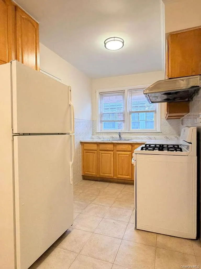 7731 166th Street, New York, NY, 3 Bedrooms Bedrooms, 4 Rooms Rooms,1 BathroomBathrooms,Residential Lease,For Rent,166th,0,KEY1012300 7731 166th Street, New York, NY, 3 Bedrooms Bedrooms, 4 Rooms Rooms,1 BathroomBathrooms,Residential Lease,For Rent,166th,0,KEY1012300