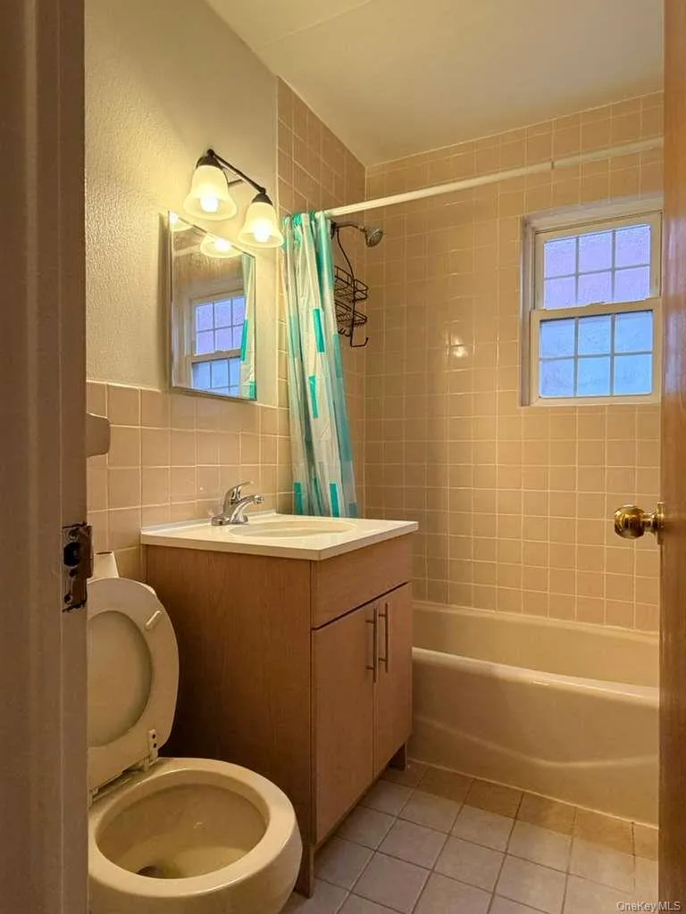 7731 166th Street, New York, NY, 3 Bedrooms Bedrooms, 4 Rooms Rooms,1 BathroomBathrooms,Residential Lease,For Rent,166th,0,KEY1012300 7731 166th Street, New York, NY, 3 Bedrooms Bedrooms, 4 Rooms Rooms,1 BathroomBathrooms,Residential Lease,For Rent,166th,0,KEY1012300