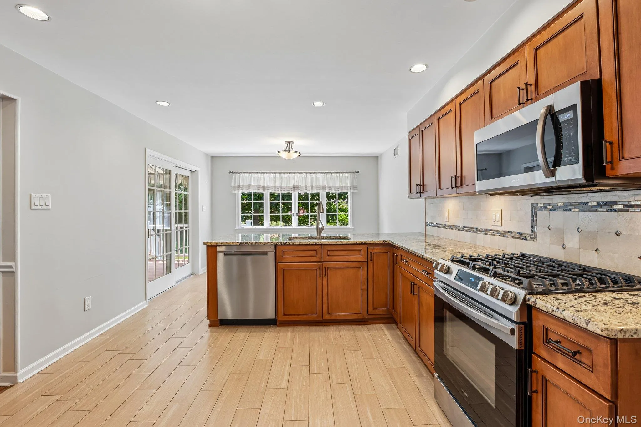 3 Deforest Avenue, Clarkstown, NY, 4 Bedrooms Bedrooms, 10 Rooms Rooms,2 BathroomsBathrooms,Residential,For Rent,Deforest,0,KEY1012310 3 Deforest Avenue, Clarkstown, NY, 4 Bedrooms Bedrooms, 10 Rooms Rooms,2 BathroomsBathrooms,Residential,For Rent,Deforest,0,KEY1012310