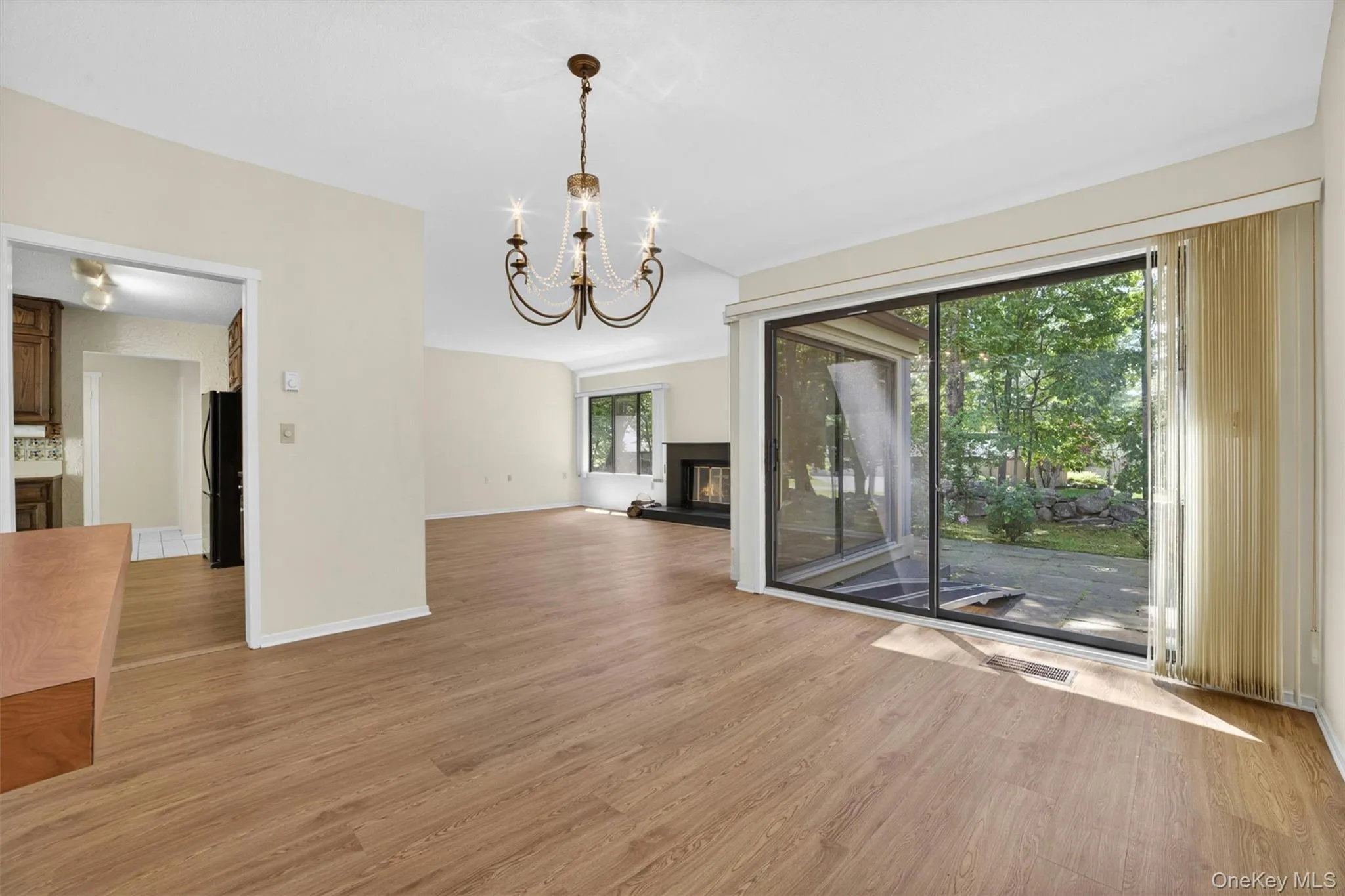 Dining Area with Slider Dining Area with Slider