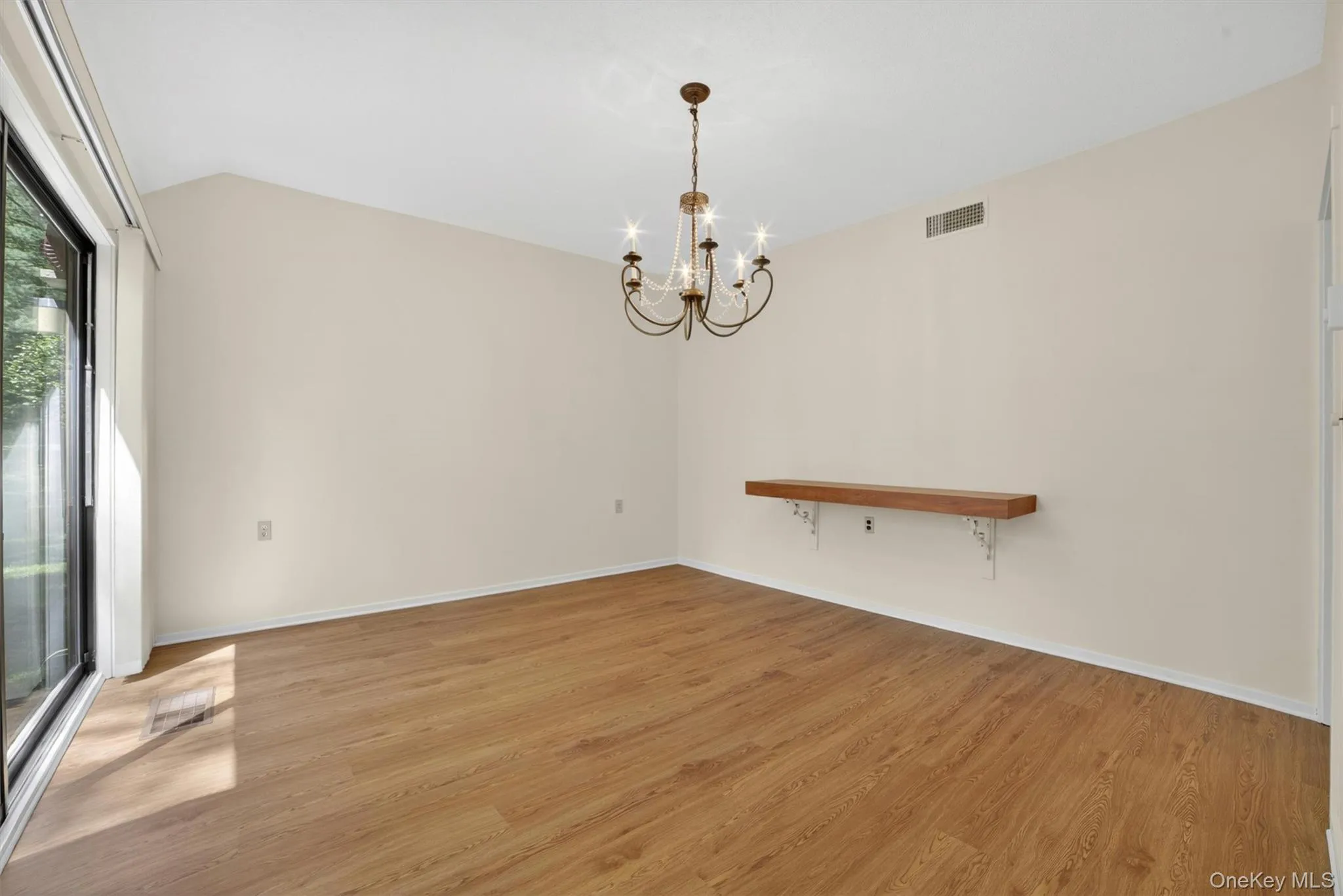 Dining Area with Slider Dining Area with Slider