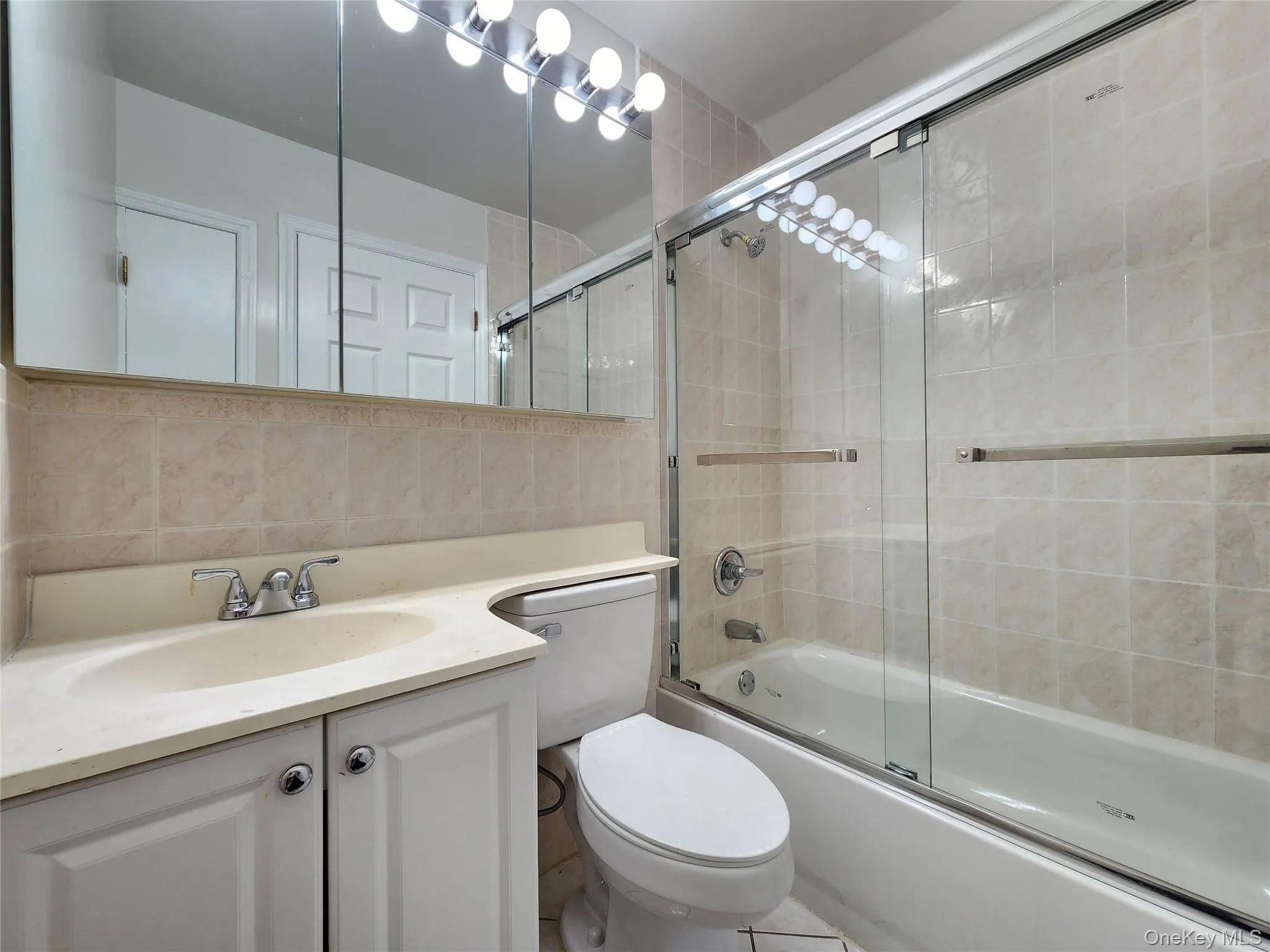 En-suite Full bathroom in primary bedroom En-suite Full bathroom in primary bedroom