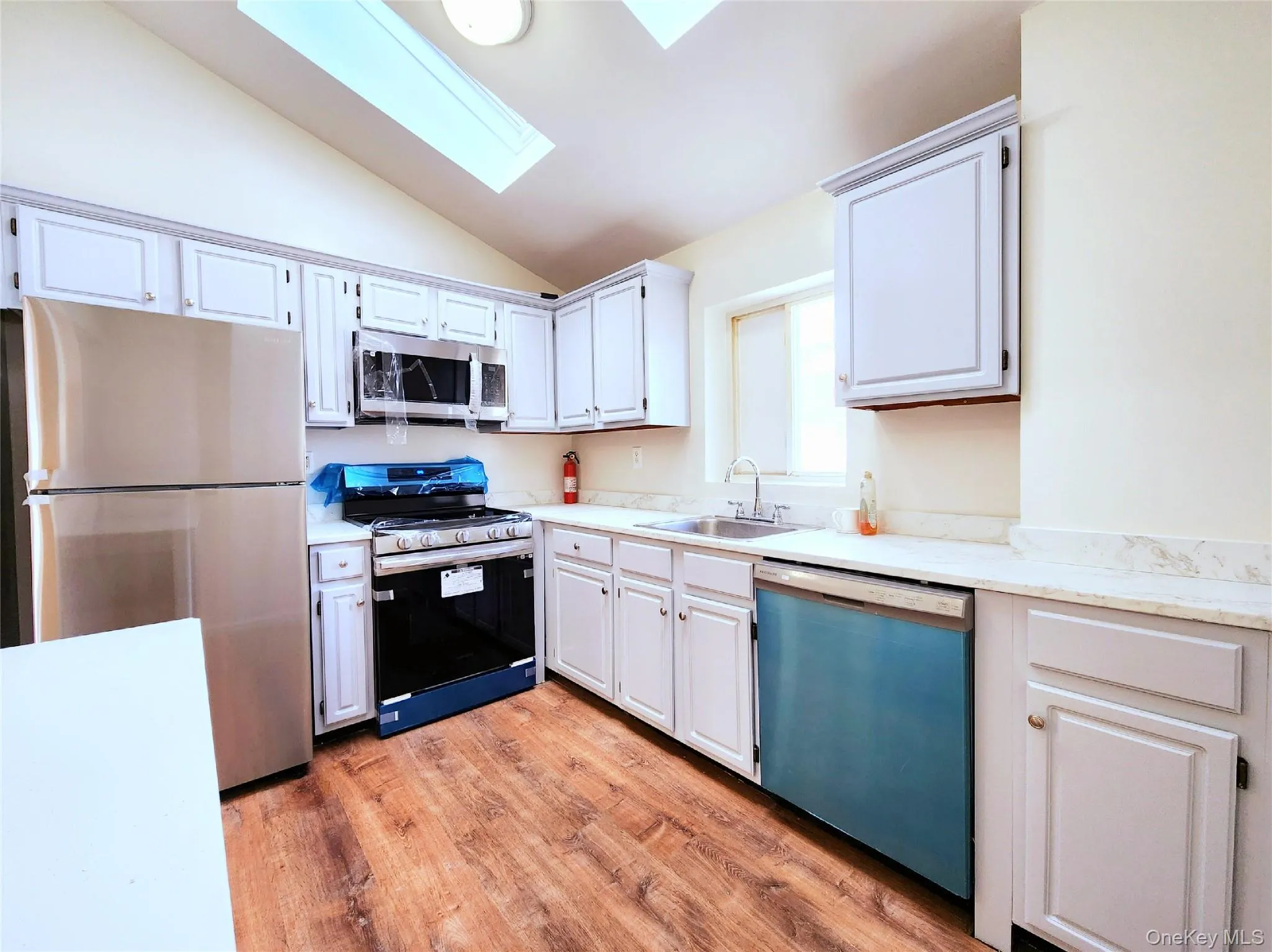 94-17 90th Avenue, New York, NY, 3 Bedrooms Bedrooms, 8 Rooms Rooms,2 BathroomsBathrooms,Residential Lease,For Rent,90th,0,1012317 94-17 90th Avenue, New York, NY, 3 Bedrooms Bedrooms, 8 Rooms Rooms,2 BathroomsBathrooms,Residential Lease,For Rent,90th,0,1012317