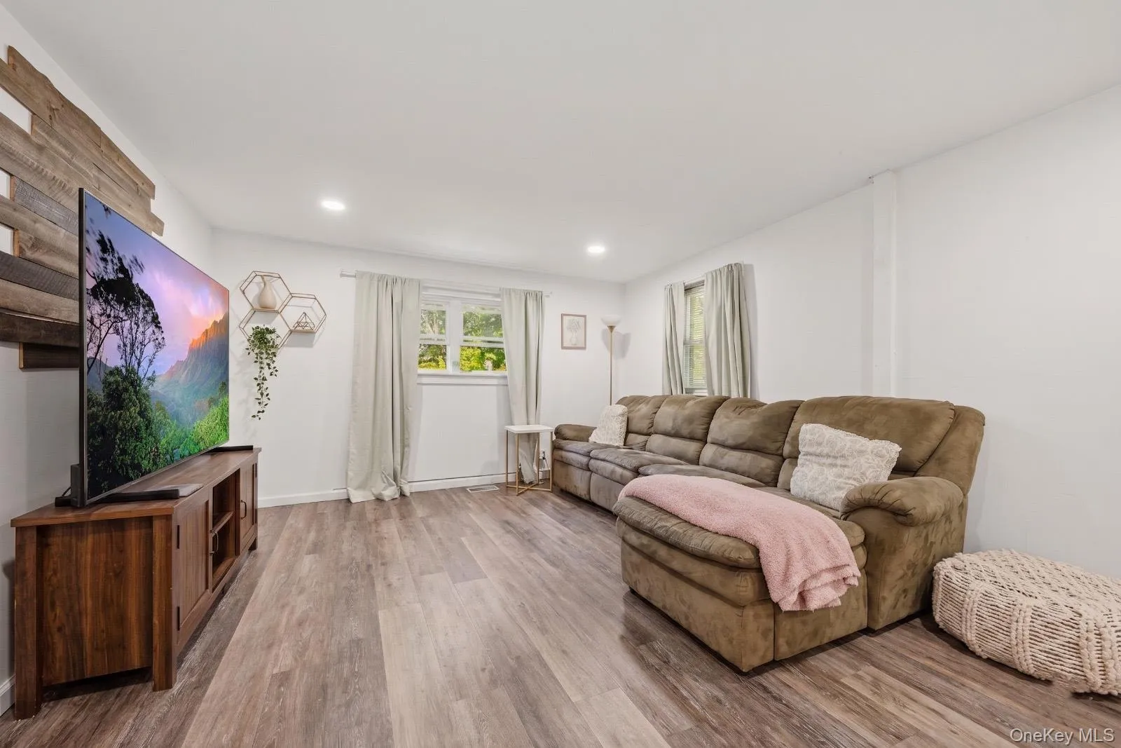 19 Hulse Avenue, Wallkill, NY, 2 Bedrooms Bedrooms, 6 Rooms Rooms,1 BathroomBathrooms,Residential,For Rent,Hulse,0,1012319 19 Hulse Avenue, Wallkill, NY, 2 Bedrooms Bedrooms, 6 Rooms Rooms,1 BathroomBathrooms,Residential,For Rent,Hulse,0,1012319