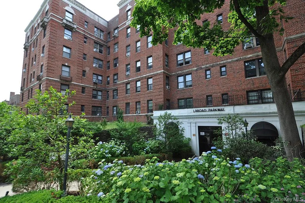 1 Broad Parkway, White Plains, NY, 1 Bedroom Bedrooms, 3 Rooms Rooms,1 BathroomBathrooms,Residential Lease,For Rent,Broad,0,1012328 1 Broad Parkway, White Plains, NY, 1 Bedroom Bedrooms, 3 Rooms Rooms,1 BathroomBathrooms,Residential Lease,For Rent,Broad,0,1012328