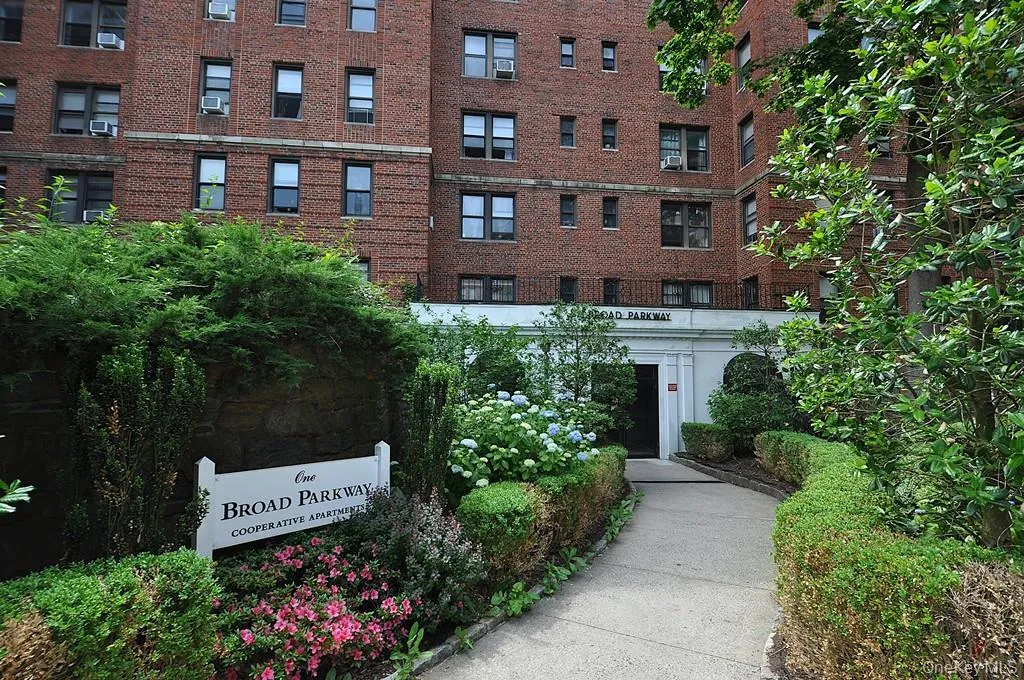 1 Broad Parkway, White Plains, NY, 1 Bedroom Bedrooms, 3 Rooms Rooms,1 BathroomBathrooms,Residential Lease,For Rent,Broad,0,1012328 1 Broad Parkway, White Plains, NY, 1 Bedroom Bedrooms, 3 Rooms Rooms,1 BathroomBathrooms,Residential Lease,For Rent,Broad,0,1012328