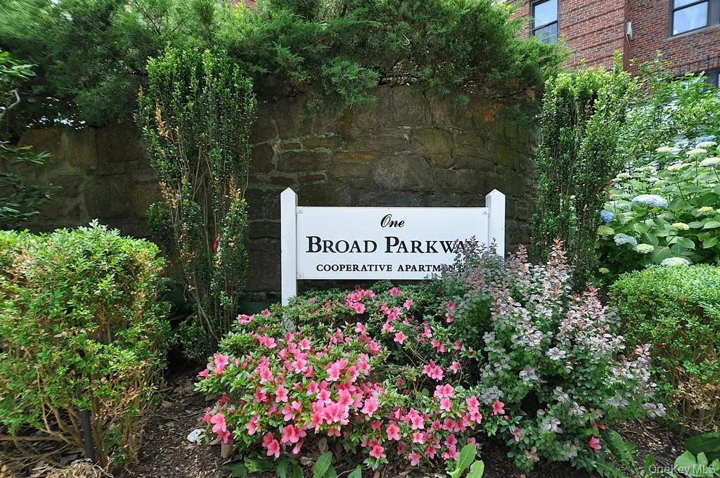 1 Broad Parkway, White Plains, NY, 1 Bedroom Bedrooms, 3 Rooms Rooms,1 BathroomBathrooms,Residential Lease,For Rent,Broad,0,1012328 1 Broad Parkway, White Plains, NY, 1 Bedroom Bedrooms, 3 Rooms Rooms,1 BathroomBathrooms,Residential Lease,For Rent,Broad,0,1012328