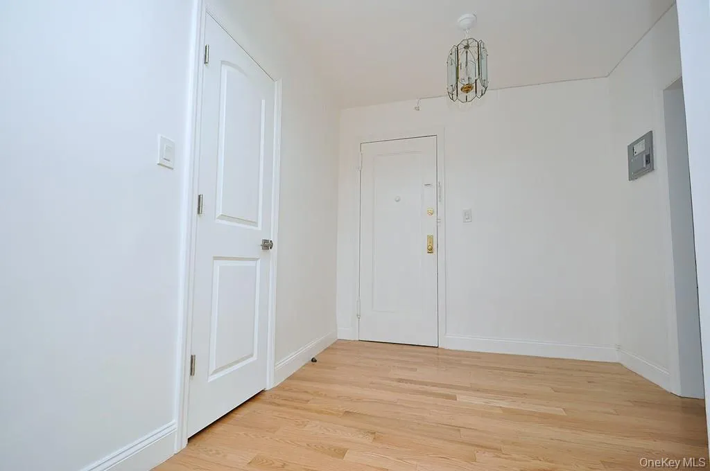 Entry foyer. Entry foyer.