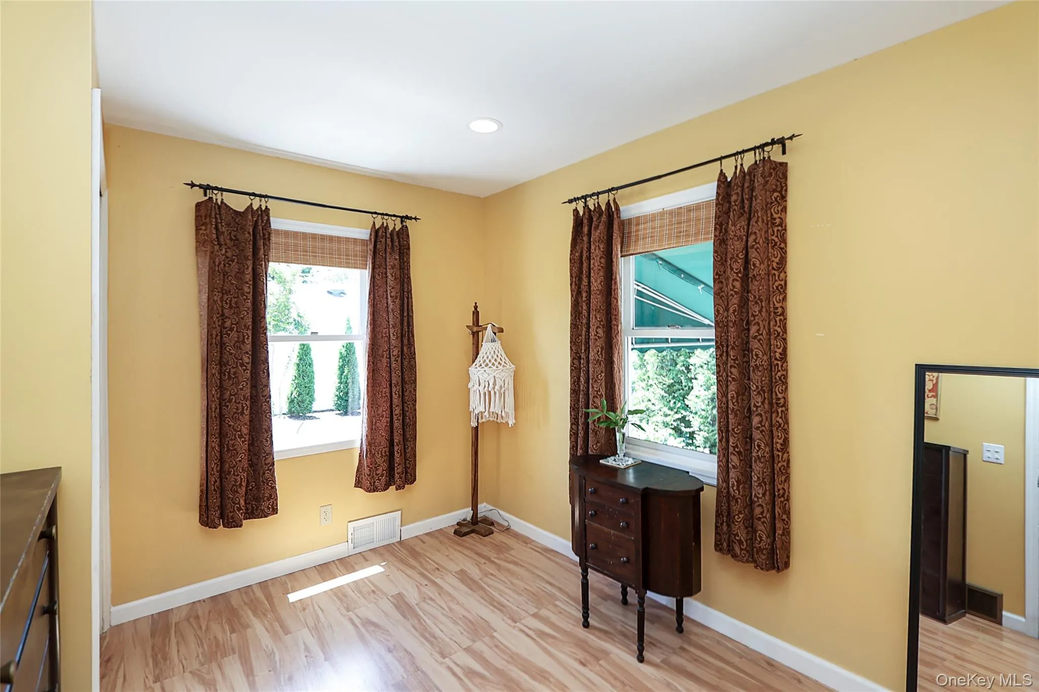 110 Franklin Avenue, Huntington, NY, 3 Bedrooms Bedrooms, 6 Rooms Rooms,1 BathroomBathrooms,Residential,For Rent,Franklin,0,1012333 110 Franklin Avenue, Huntington, NY, 3 Bedrooms Bedrooms, 6 Rooms Rooms,1 BathroomBathrooms,Residential,For Rent,Franklin,0,1012333