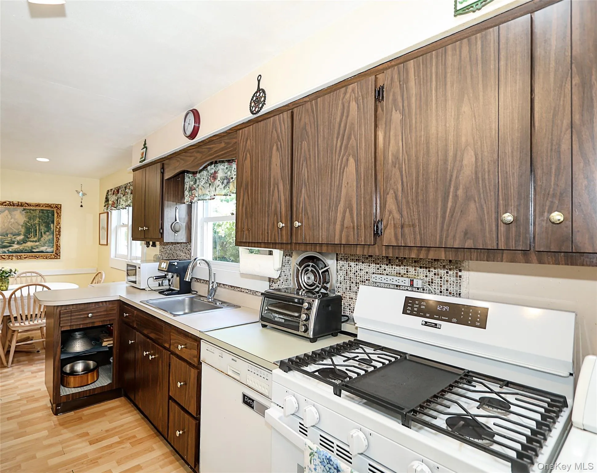 110 Franklin Avenue, Huntington, NY, 3 Bedrooms Bedrooms, 6 Rooms Rooms,1 BathroomBathrooms,Residential,For Rent,Franklin,0,1012333 110 Franklin Avenue, Huntington, NY, 3 Bedrooms Bedrooms, 6 Rooms Rooms,1 BathroomBathrooms,Residential,For Rent,Franklin,0,1012333