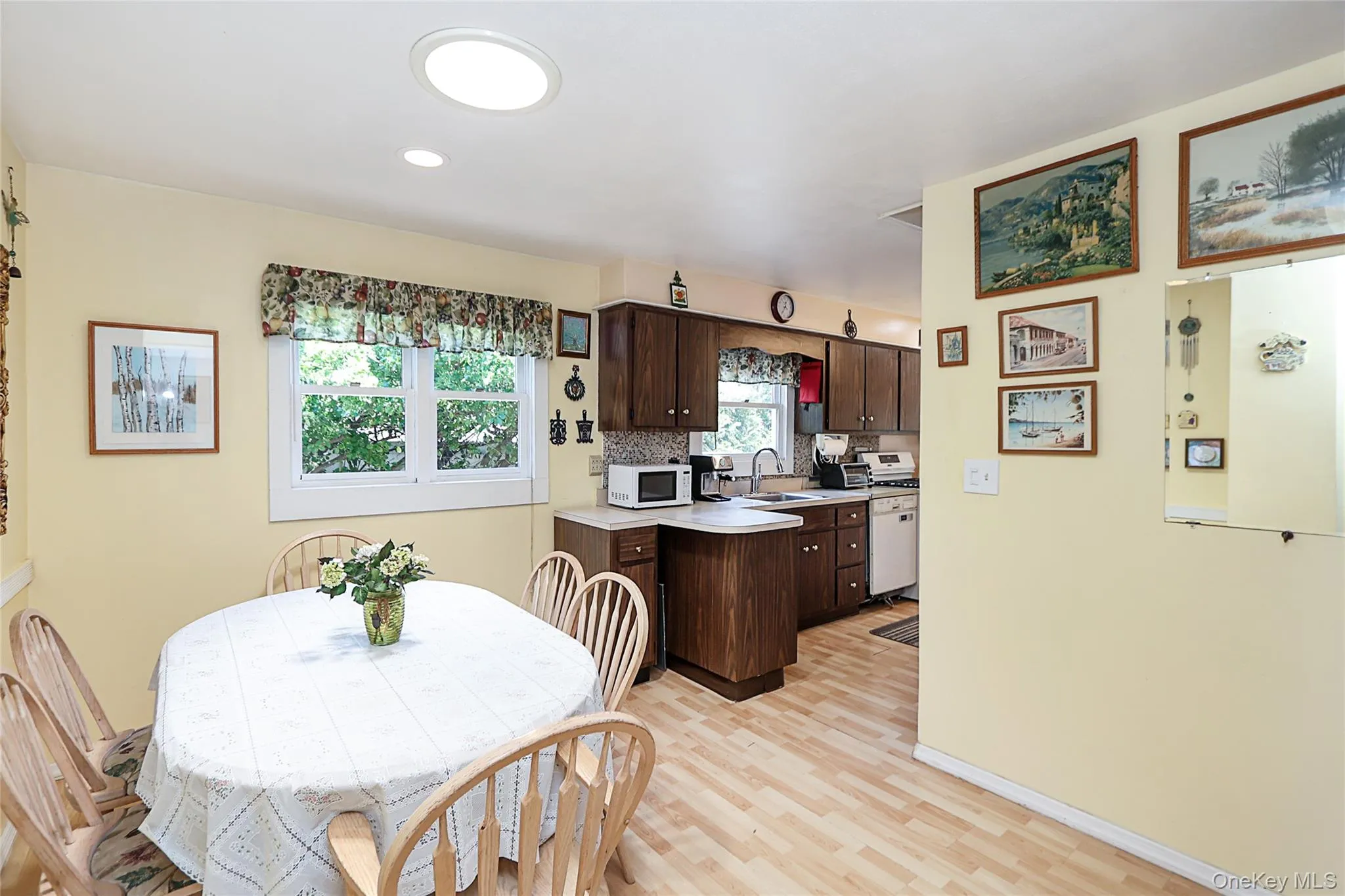 110 Franklin Avenue, Huntington, NY, 3 Bedrooms Bedrooms, 6 Rooms Rooms,1 BathroomBathrooms,Residential,For Rent,Franklin,0,1012333 110 Franklin Avenue, Huntington, NY, 3 Bedrooms Bedrooms, 6 Rooms Rooms,1 BathroomBathrooms,Residential,For Rent,Franklin,0,1012333