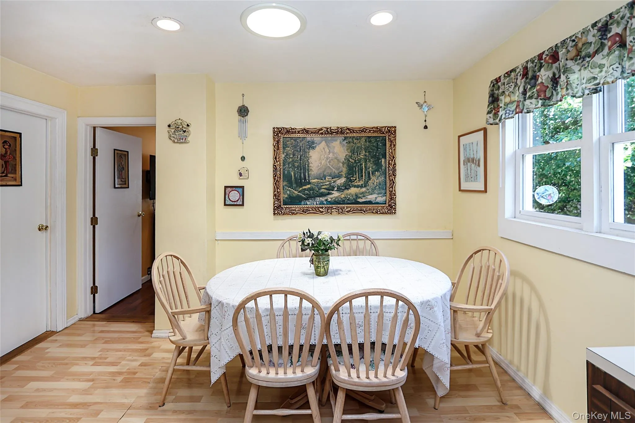 110 Franklin Avenue, Huntington, NY, 3 Bedrooms Bedrooms, 6 Rooms Rooms,1 BathroomBathrooms,Residential,For Rent,Franklin,0,1012333 110 Franklin Avenue, Huntington, NY, 3 Bedrooms Bedrooms, 6 Rooms Rooms,1 BathroomBathrooms,Residential,For Rent,Franklin,0,1012333