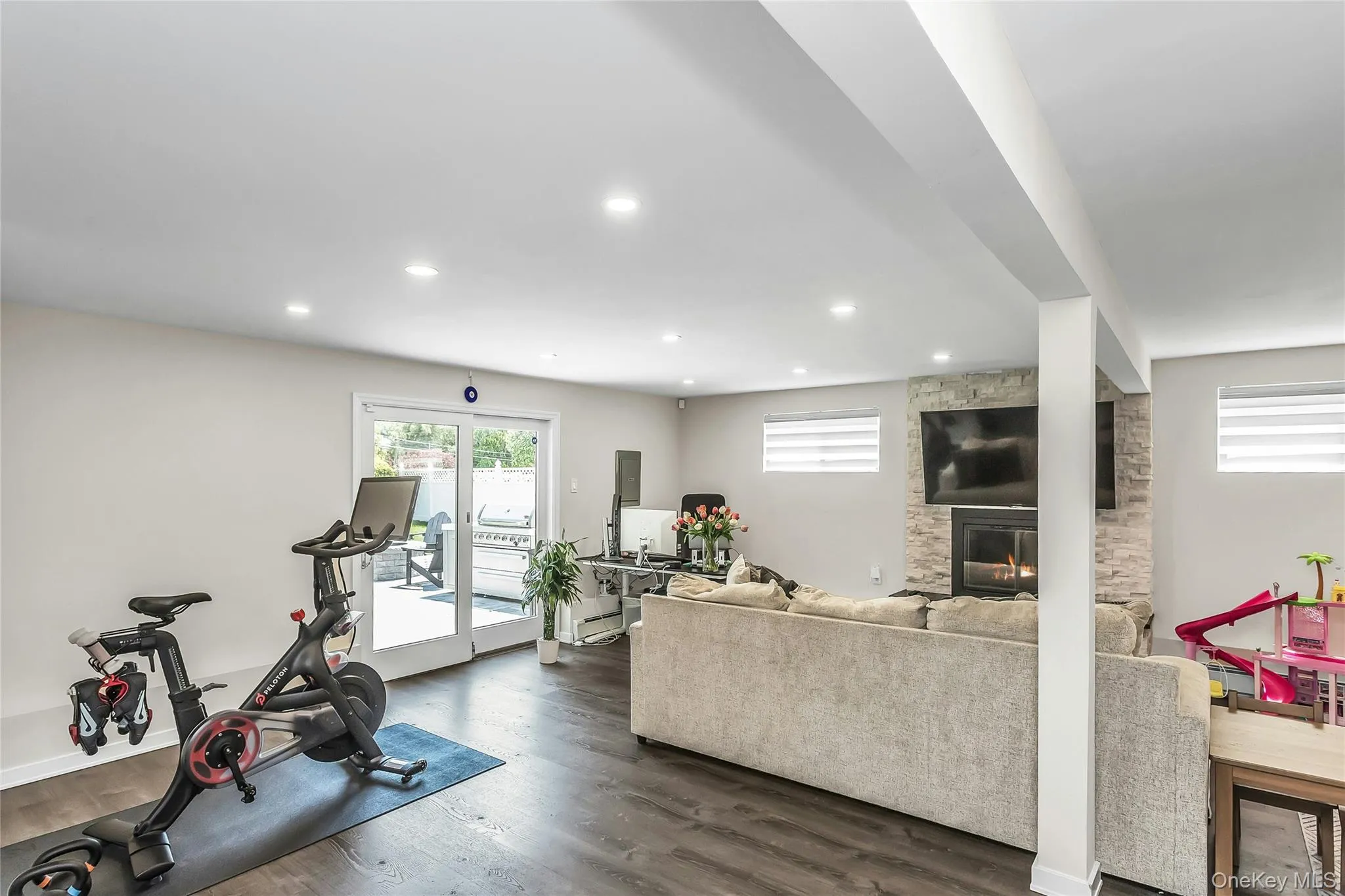 15 Lois Lane, Oyster Bay, NY, 3 Bedrooms Bedrooms, 7 Rooms Rooms,2 BathroomsBathrooms,Residential,For Rent,Lois,0,KEY1012336 15 Lois Lane, Oyster Bay, NY, 3 Bedrooms Bedrooms, 7 Rooms Rooms,2 BathroomsBathrooms,Residential,For Rent,Lois,0,KEY1012336