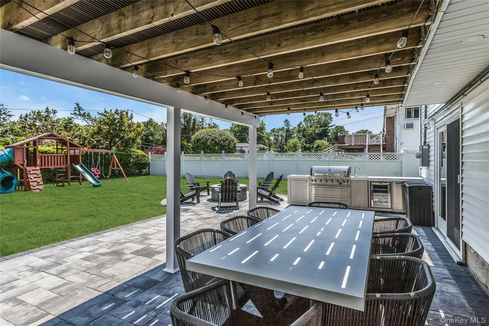 15 Lois Lane, Oyster Bay, NY, 3 Bedrooms Bedrooms, 7 Rooms Rooms,2 BathroomsBathrooms,Residential,For Rent,Lois,0,KEY1012336 15 Lois Lane, Oyster Bay, NY, 3 Bedrooms Bedrooms, 7 Rooms Rooms,2 BathroomsBathrooms,Residential,For Rent,Lois,0,KEY1012336
