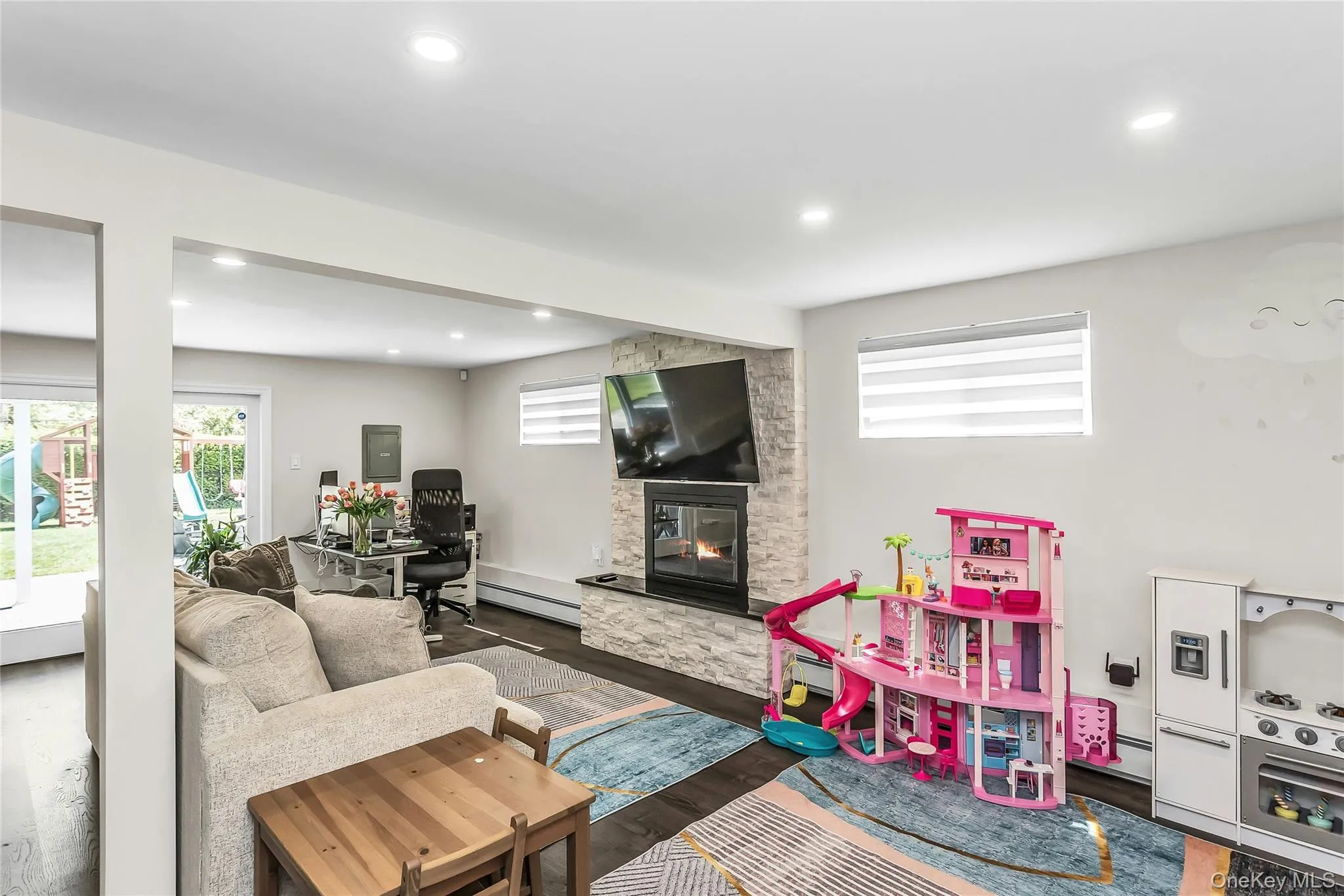 15 Lois Lane, Oyster Bay, NY, 3 Bedrooms Bedrooms, 7 Rooms Rooms,2 BathroomsBathrooms,Residential,For Rent,Lois,0,KEY1012336 15 Lois Lane, Oyster Bay, NY, 3 Bedrooms Bedrooms, 7 Rooms Rooms,2 BathroomsBathrooms,Residential,For Rent,Lois,0,KEY1012336