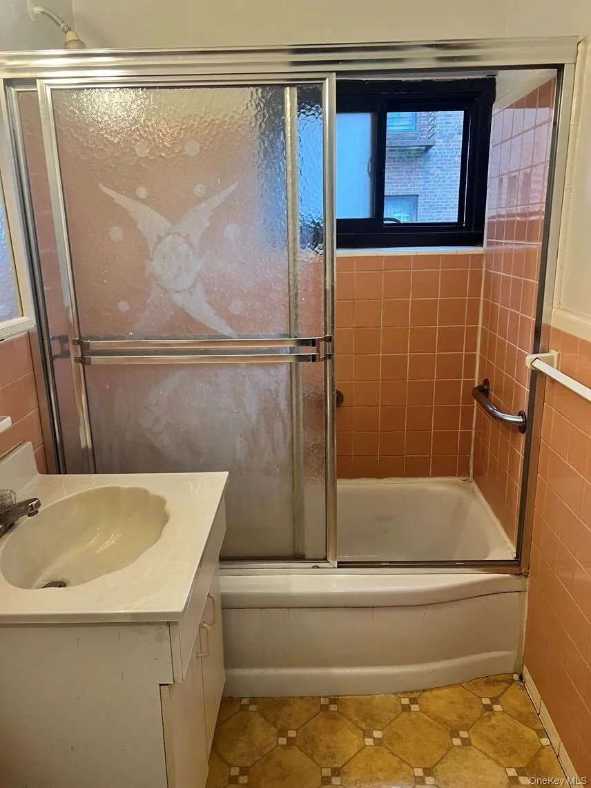 8719 204th Street, New York, NY, 1 Bedroom Bedrooms, 3 Rooms Rooms,1 BathroomBathrooms,Residential,For Rent,204th,0,1012349 8719 204th Street, New York, NY, 1 Bedroom Bedrooms, 3 Rooms Rooms,1 BathroomBathrooms,Residential,For Rent,204th,0,1012349