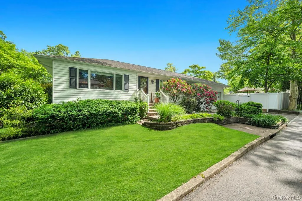 1 Pioneer Boulevard, Huntington, NY, 3 Bedrooms Bedrooms, 6 Rooms Rooms,1 BathroomBathrooms,Residential,For Rent,Pioneer,0,1012353 1 Pioneer Boulevard, Huntington, NY, 3 Bedrooms Bedrooms, 6 Rooms Rooms,1 BathroomBathrooms,Residential,For Rent,Pioneer,0,1012353